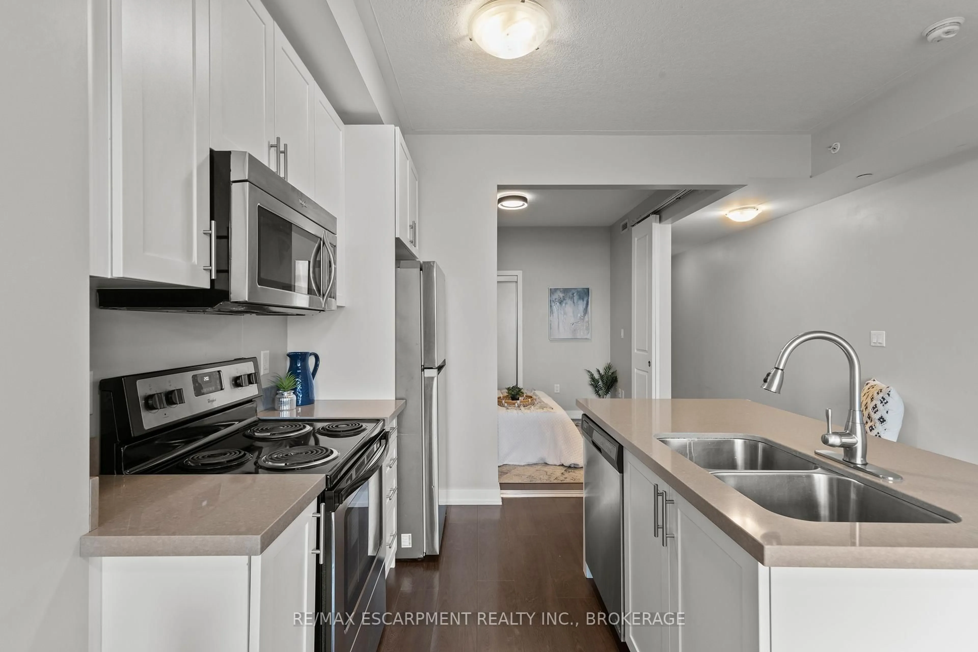 Standard kitchen, unknown for 35 Southshore Cres #230, Hamilton Ontario L8E 0J2