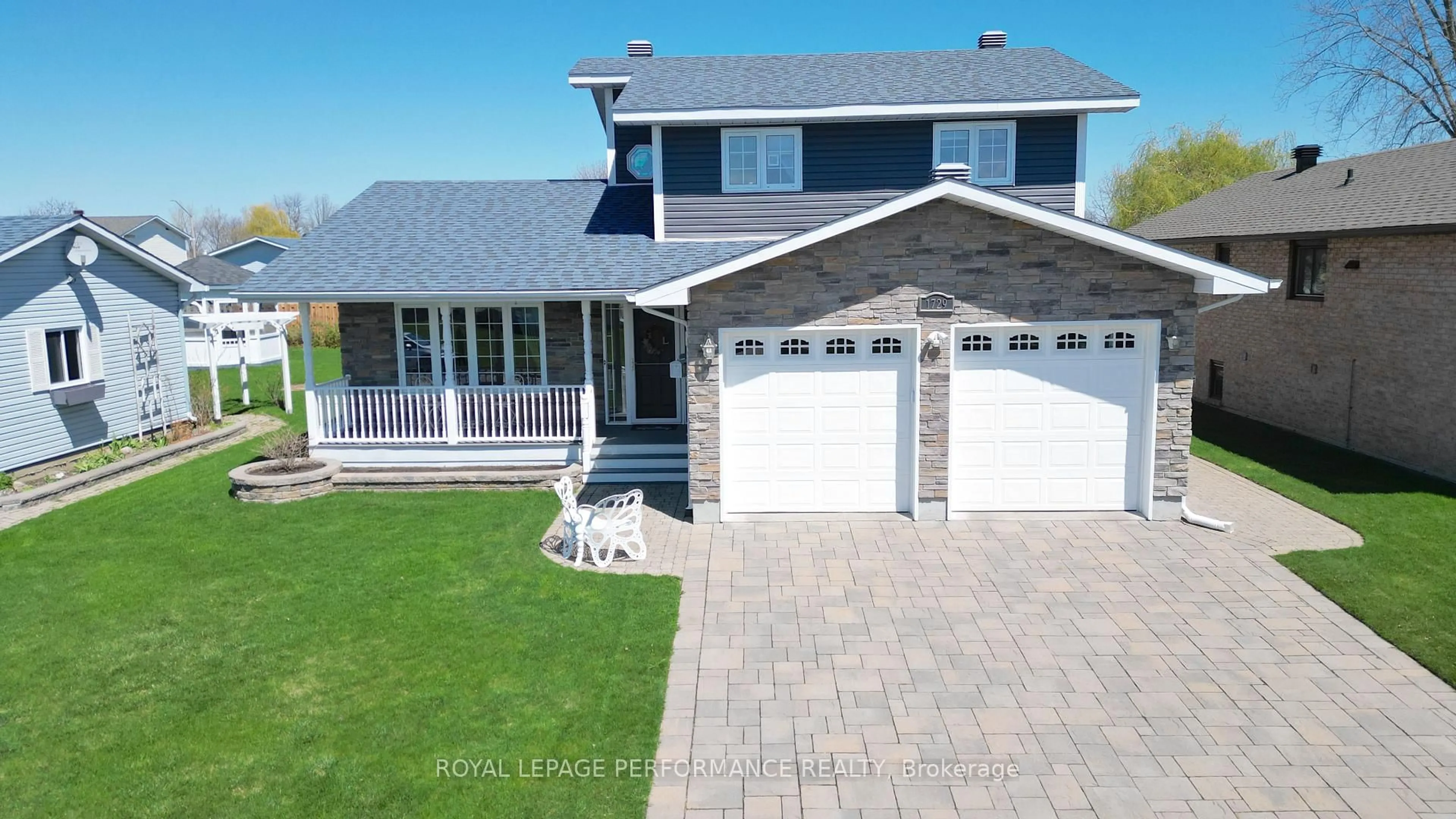 A pic from outside/outdoor area/front of a property/back of a property/a pic from drone, street for 1729 MacIntyre Ave, Cornwall Ontario K6J 5T7