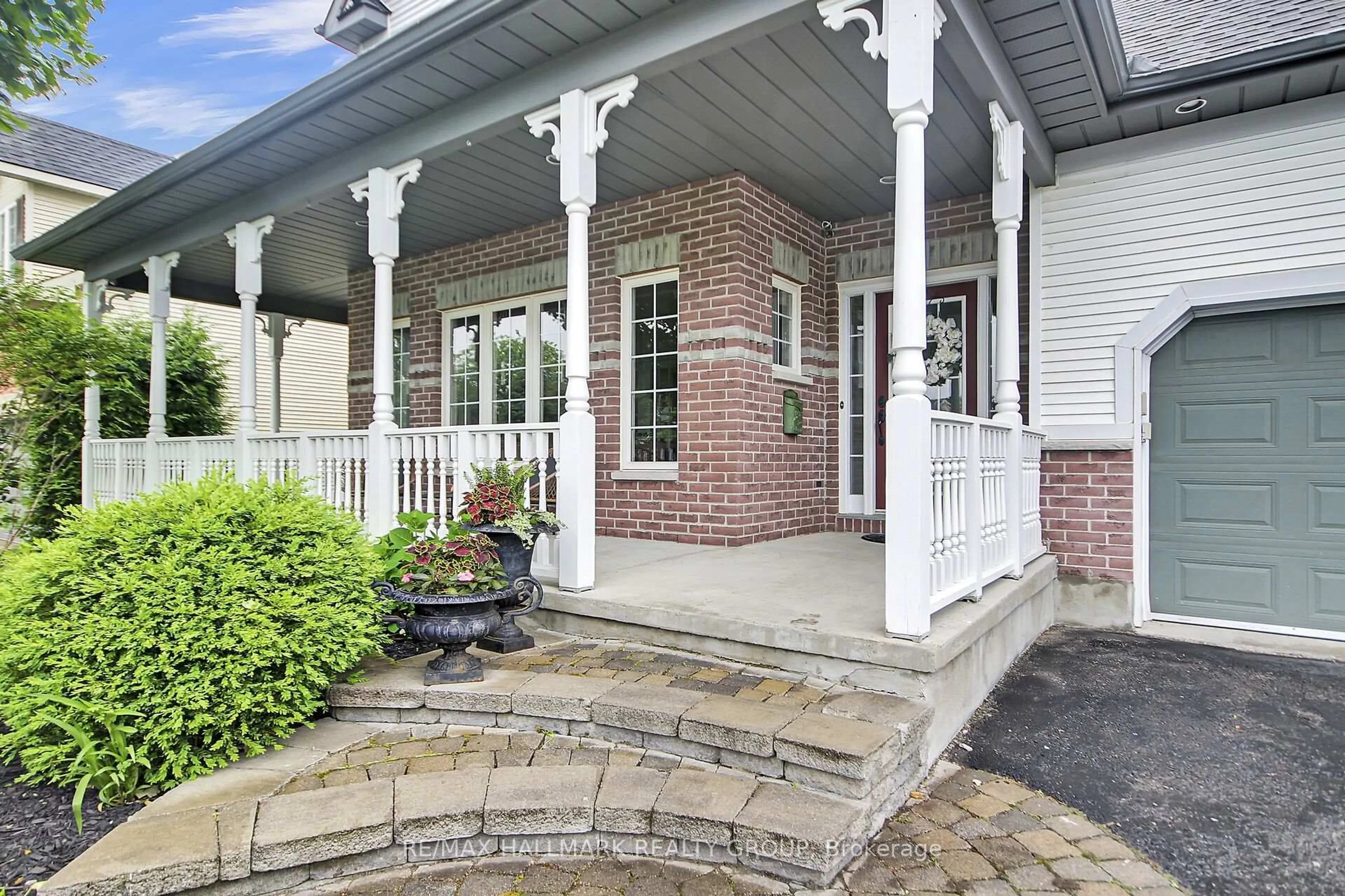 Home with brick exterior material, street for 31 Kyle Ave, Stittsville Ontario K2S 1G9