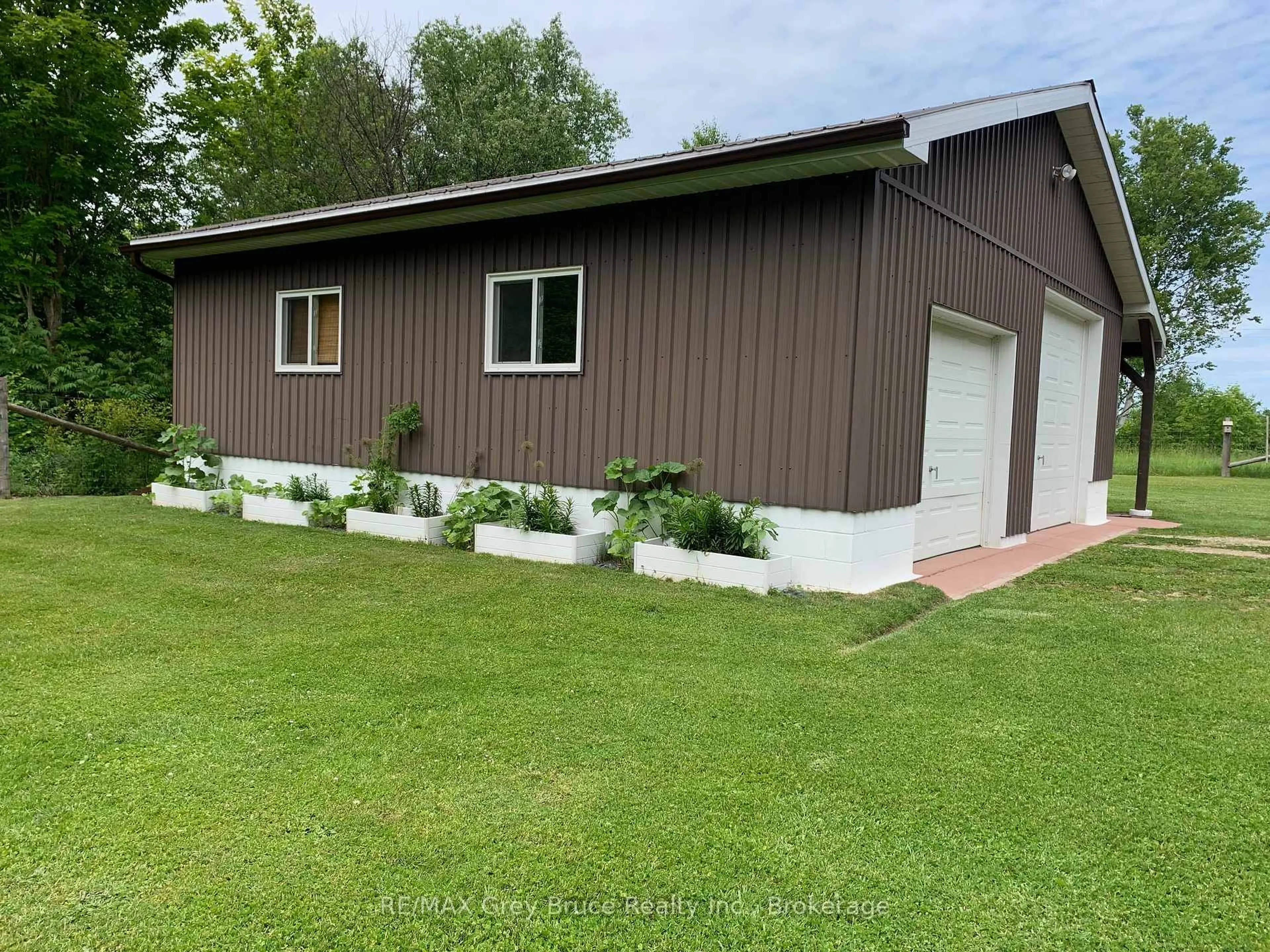 Shed for 362511 Lindenwood Rd, Georgian Bluffs Ontario N0H 2T0