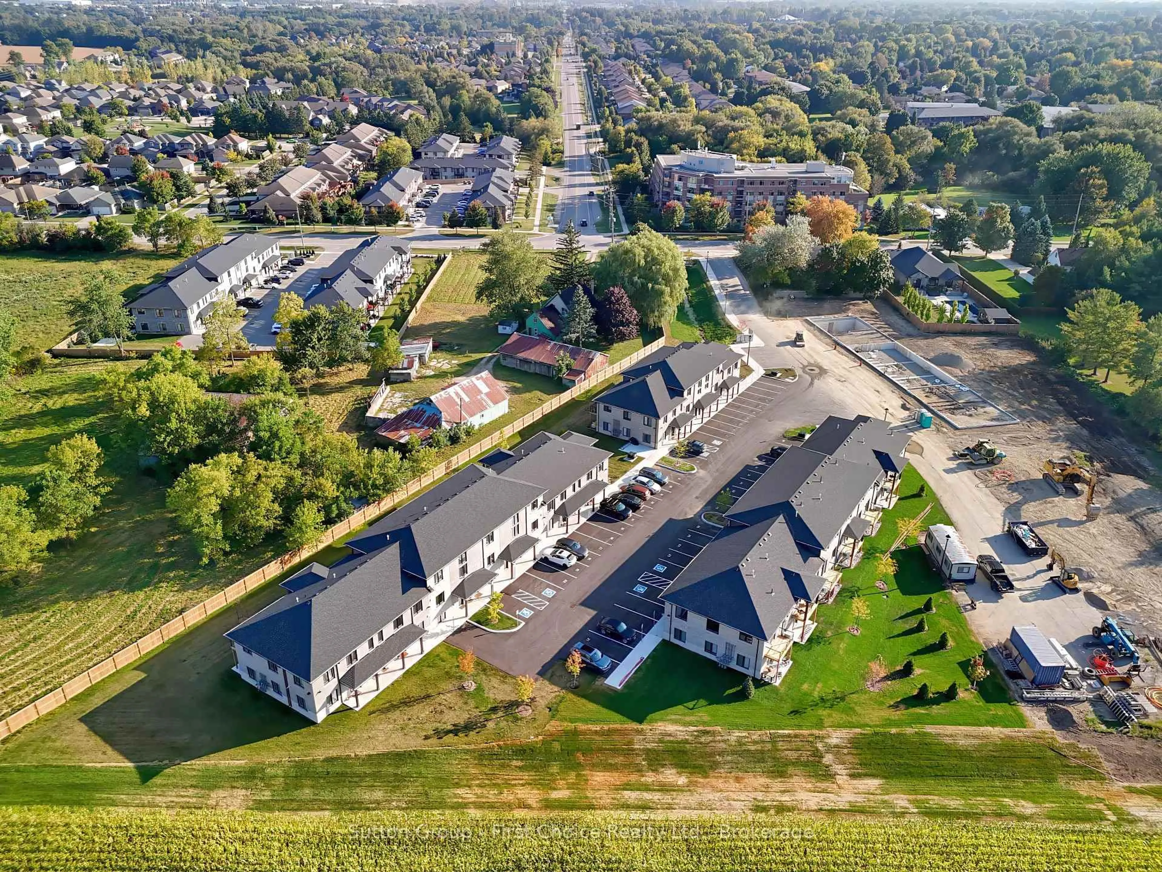 A pic from outside/outdoor area/front of a property/back of a property/a pic from drone, unknown for 3202 VIVIAN Line #37, Stratford Ontario N5A 0K6
