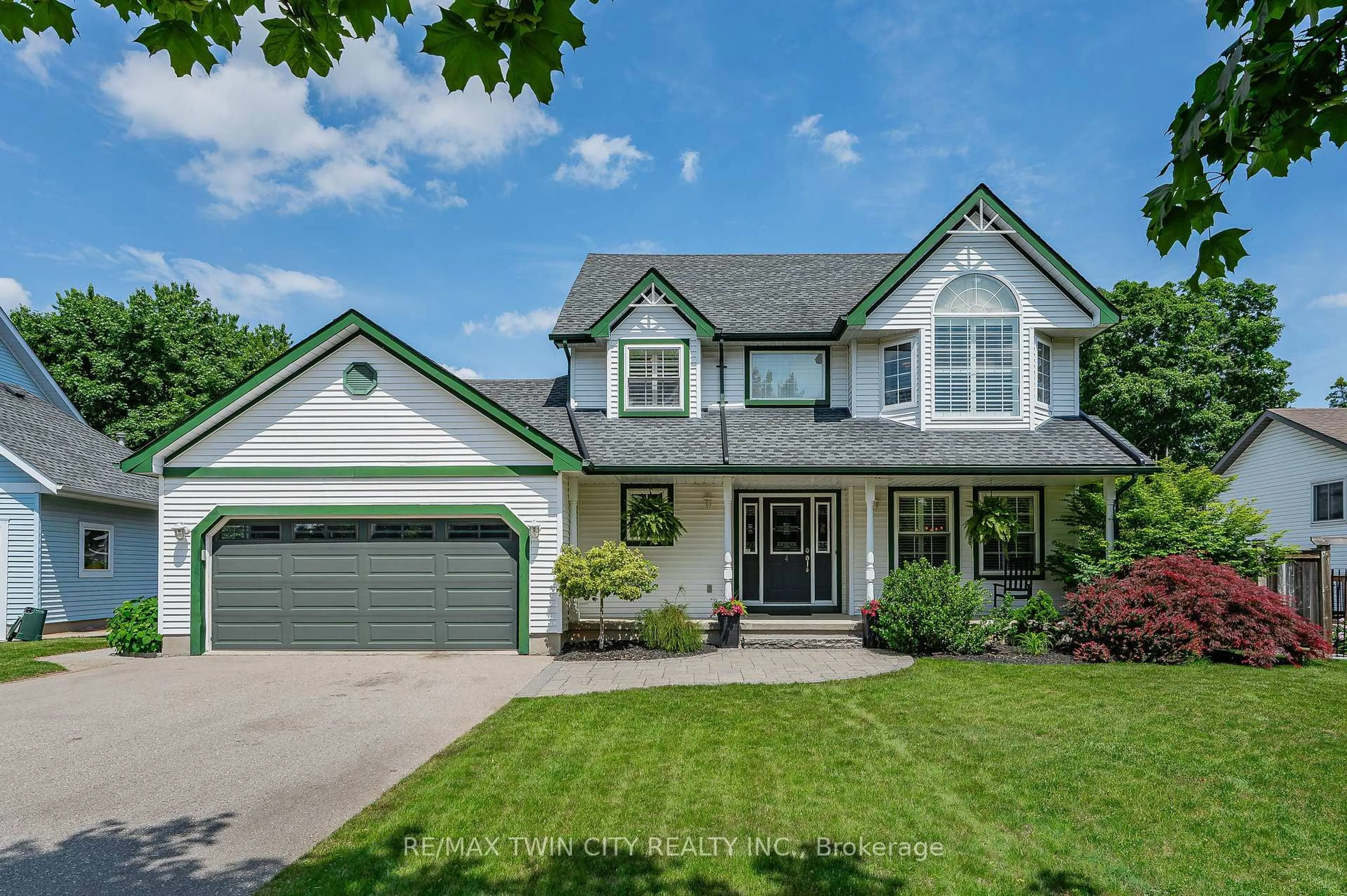 Home with vinyl exterior material, street for 4 Nith River Crt, North Dumfries Ontario N0B 1E0
