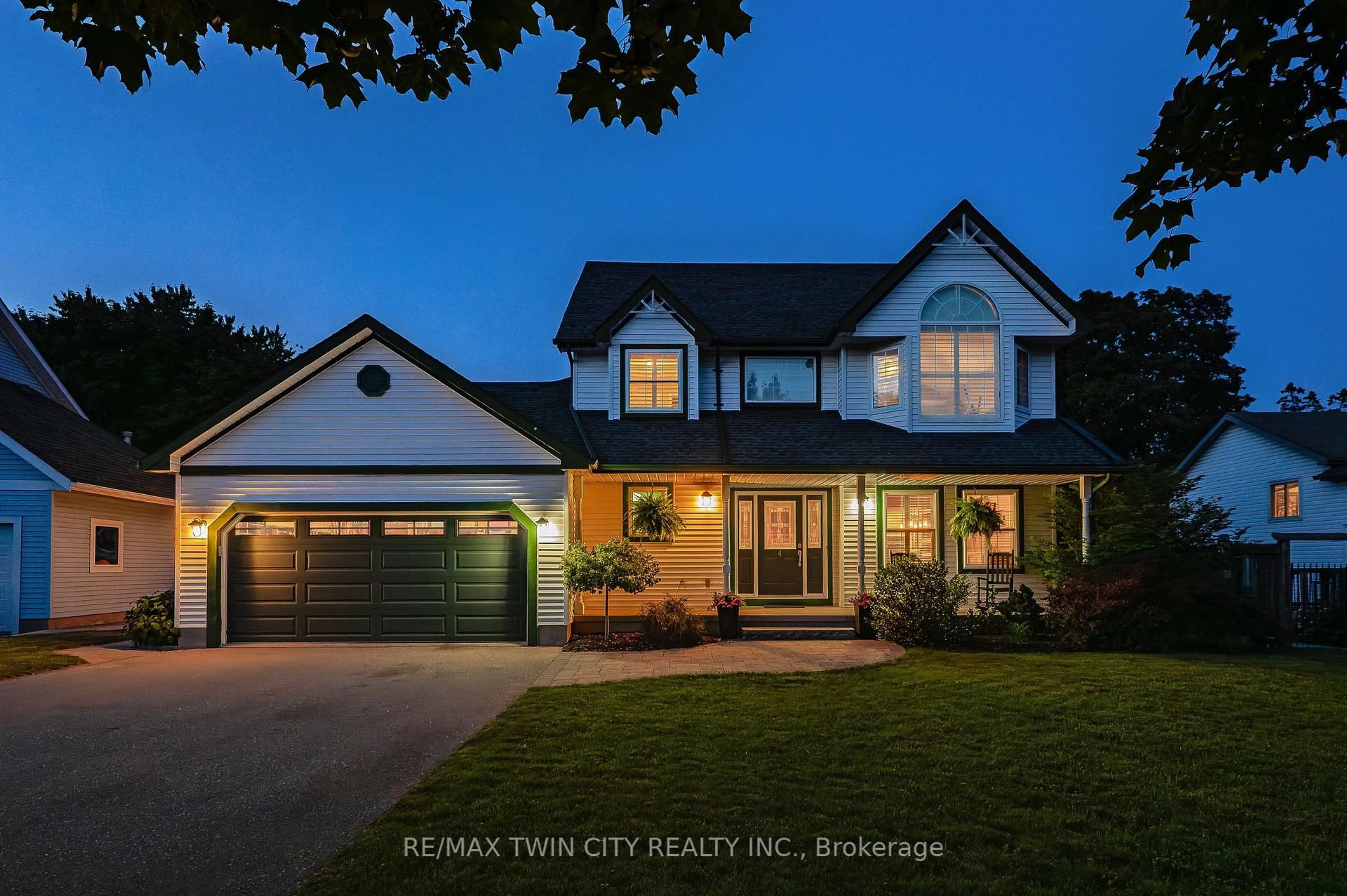 Home with vinyl exterior material, street for 4 Nith River Crt, North Dumfries Ontario N0B 1E0