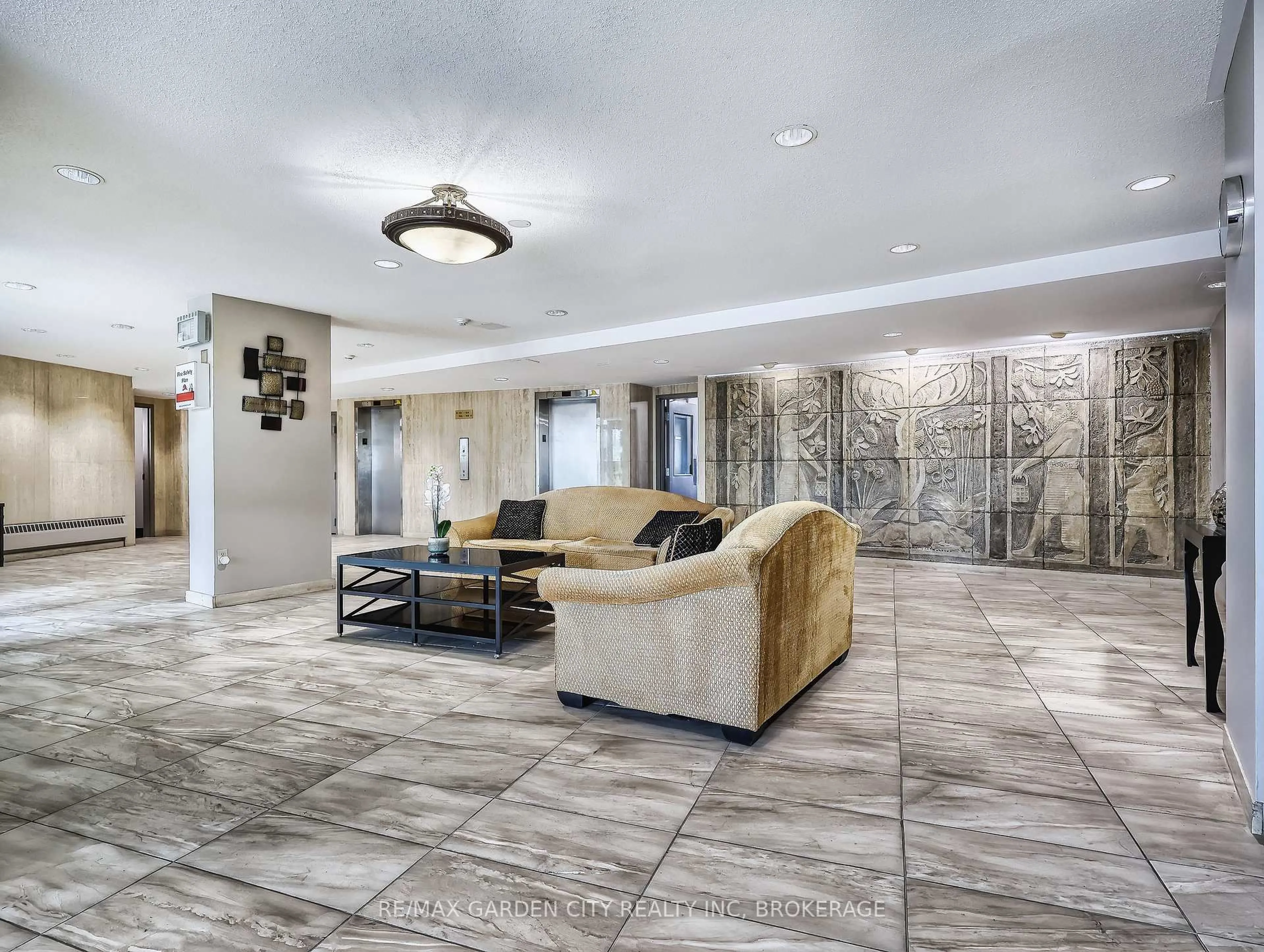 Lobby for 35 Towering Heights Blvd #1002, St. Catharines Ontario L2T 3G8