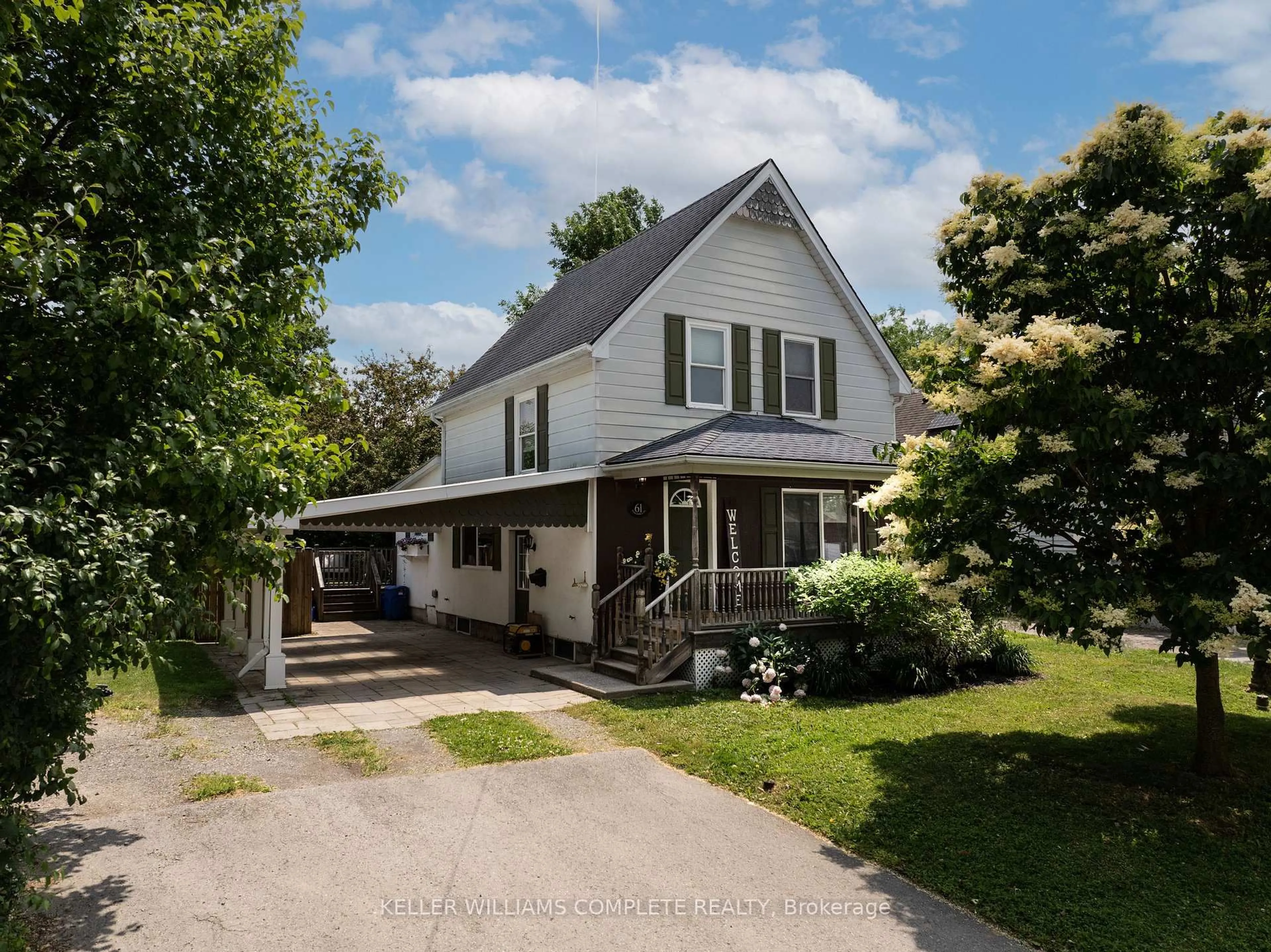 A pic from outside/outdoor area/front of a property/back of a property/a pic from drone, street for 61 Kingsmill St, Fort Erie Ontario L2A 4E5