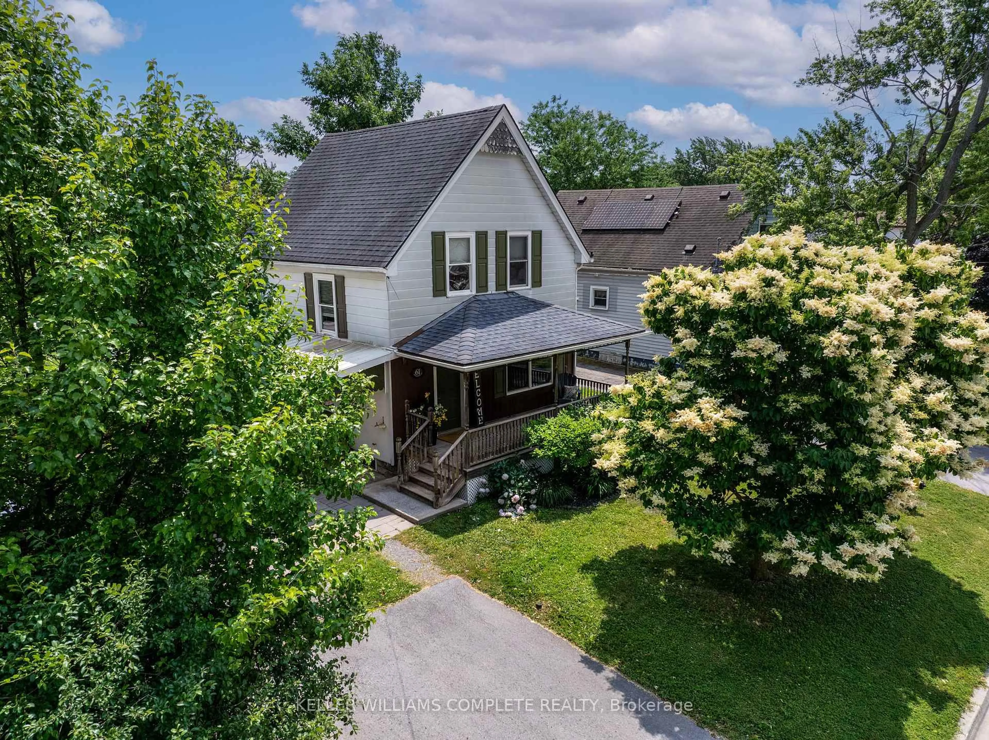 A pic from outside/outdoor area/front of a property/back of a property/a pic from drone, unknown for 61 Kingsmill St, Fort Erie Ontario L2A 4E5