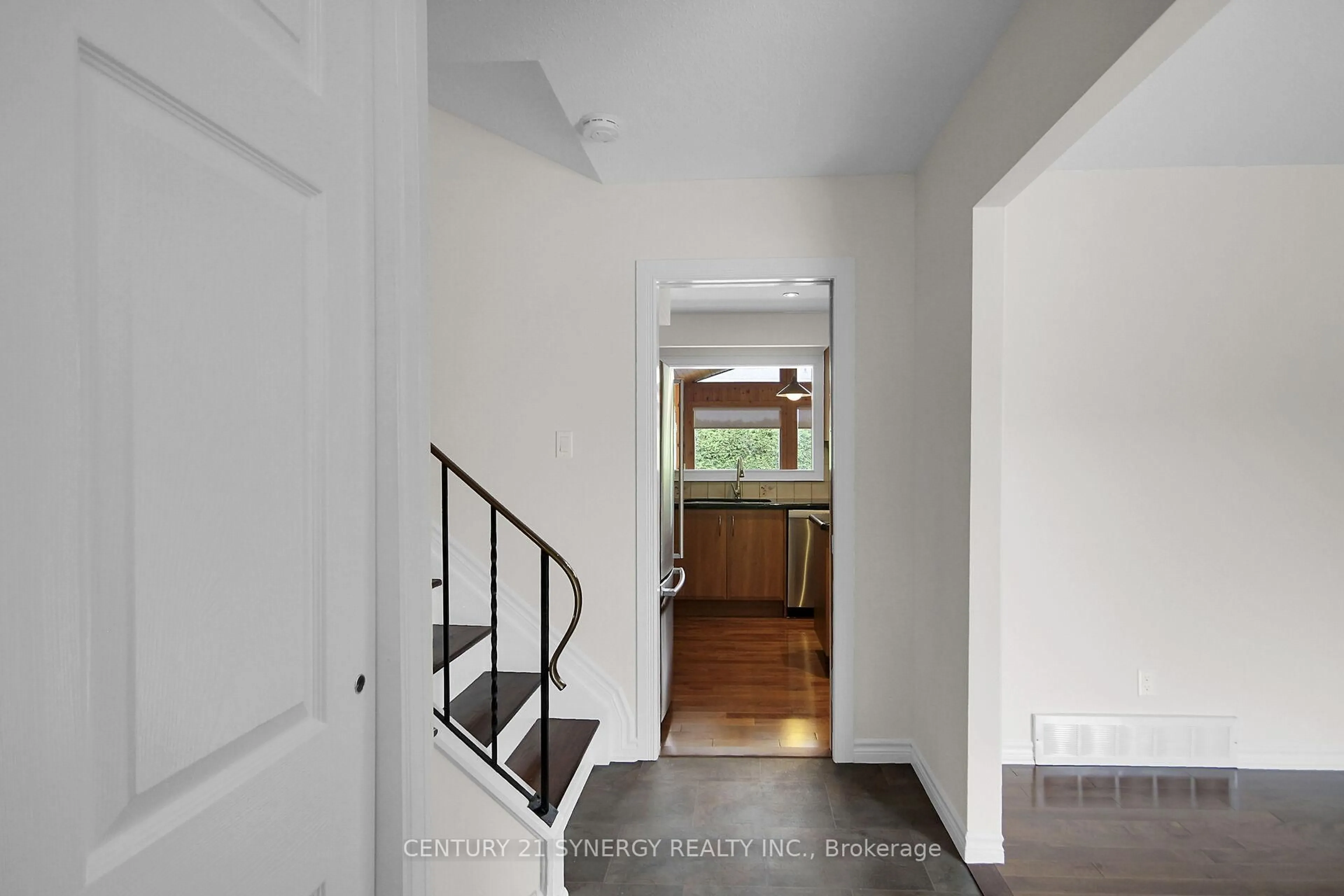 Indoor entryway for 27 Tripp Cres, Barrhaven Ontario K2J 1C5