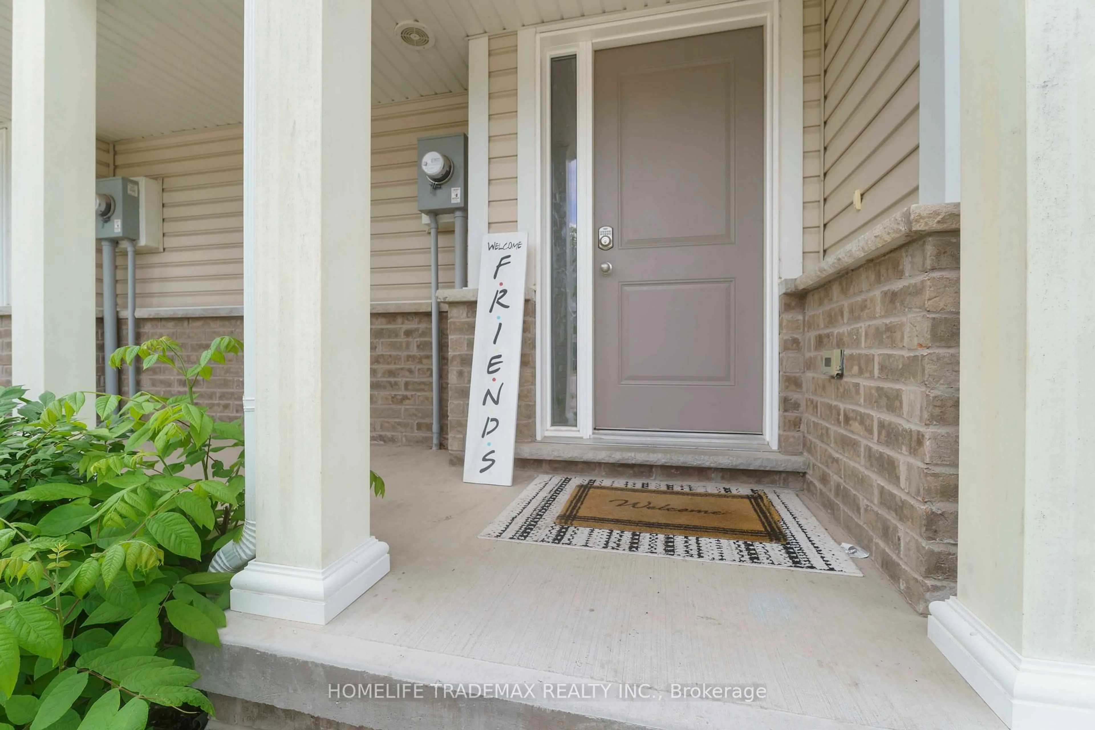 Indoor entryway for 60 Canterbury Dr #20, St. Catharines Ontario L2P 3M8