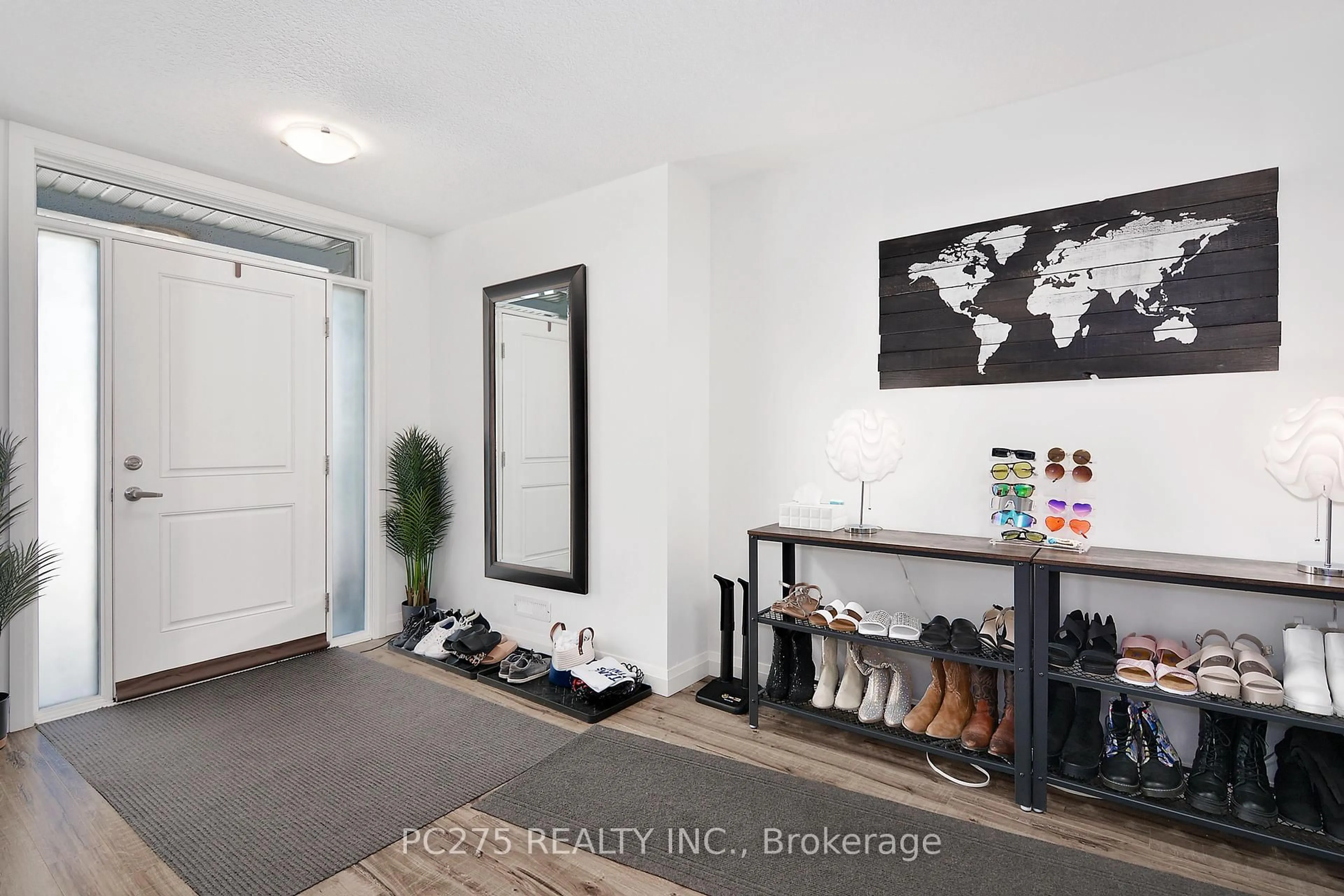 Indoor entryway for 3046 Springmeadow Rd #17, London South Ontario N6J 3V9