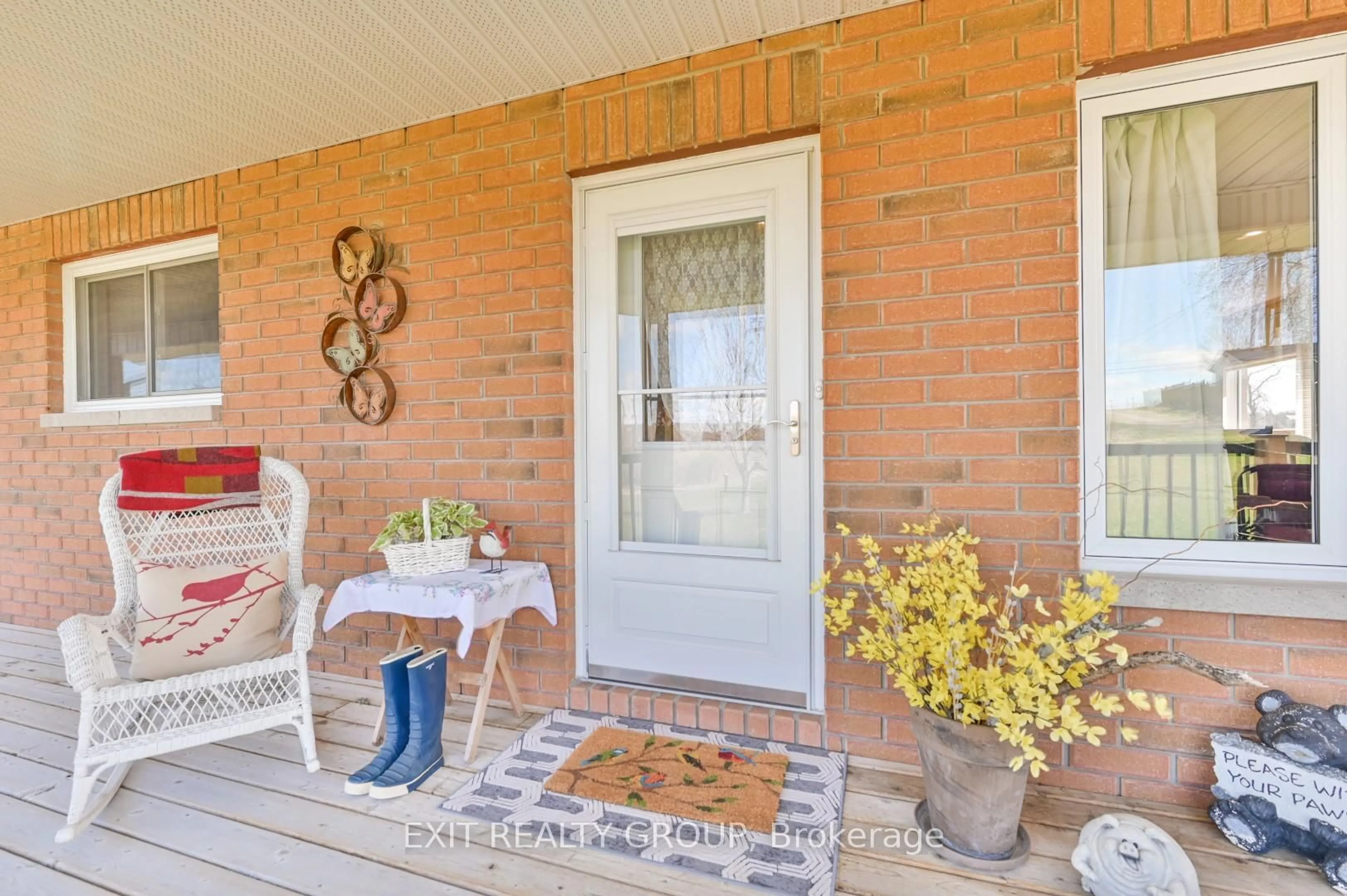 Indoor entryway for 1690 Wallbridge Loyalist Rd, Belleville Ontario K8N 4Z5
