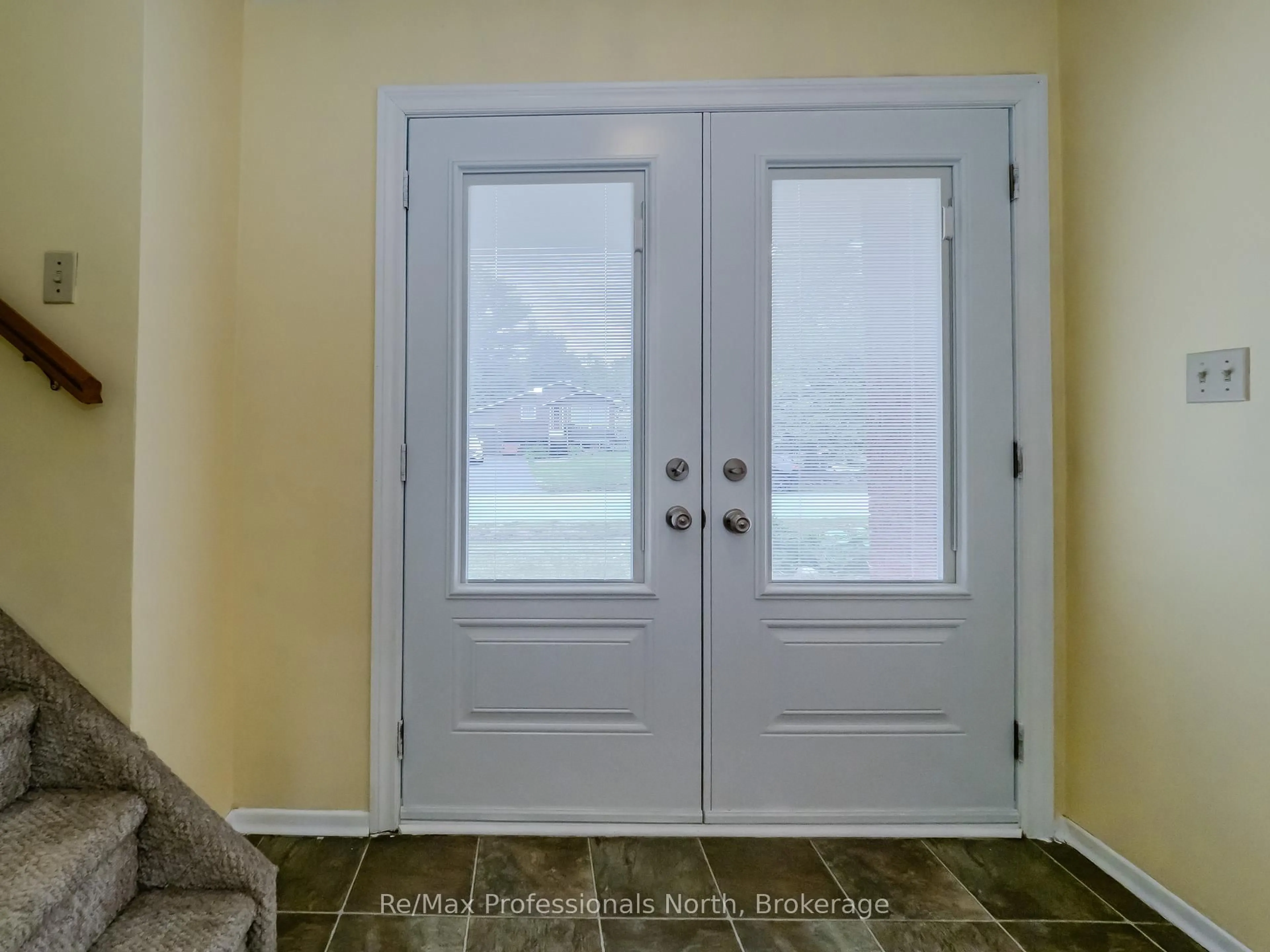 Indoor entryway for 600 DAVID St, Gravenhurst Ontario P1P 1M2