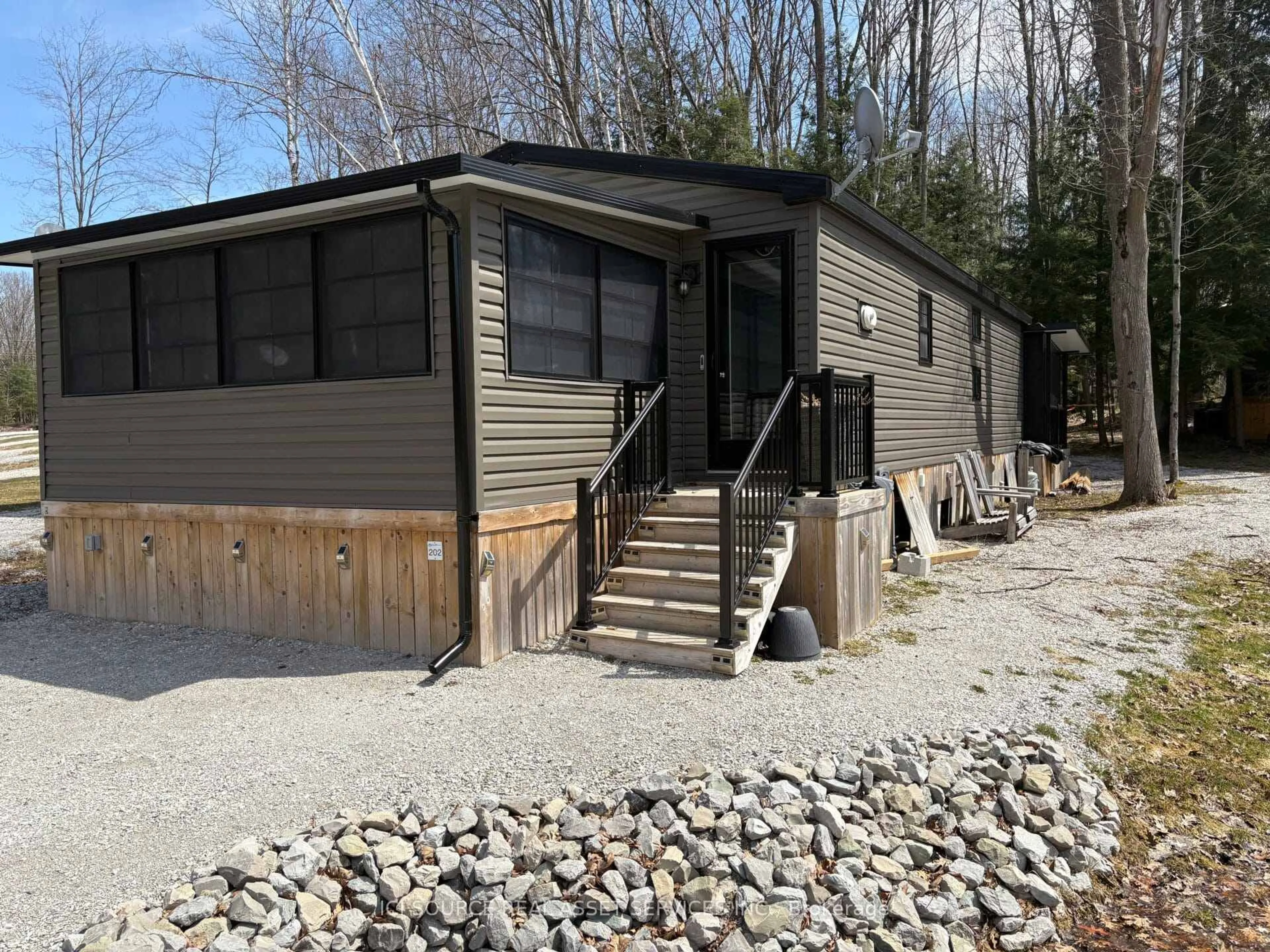 Home with vinyl exterior material, unknown for 1082 Shamrock Marina Rd #SMR202, Gravenhurst Ontario P0E 1N0
