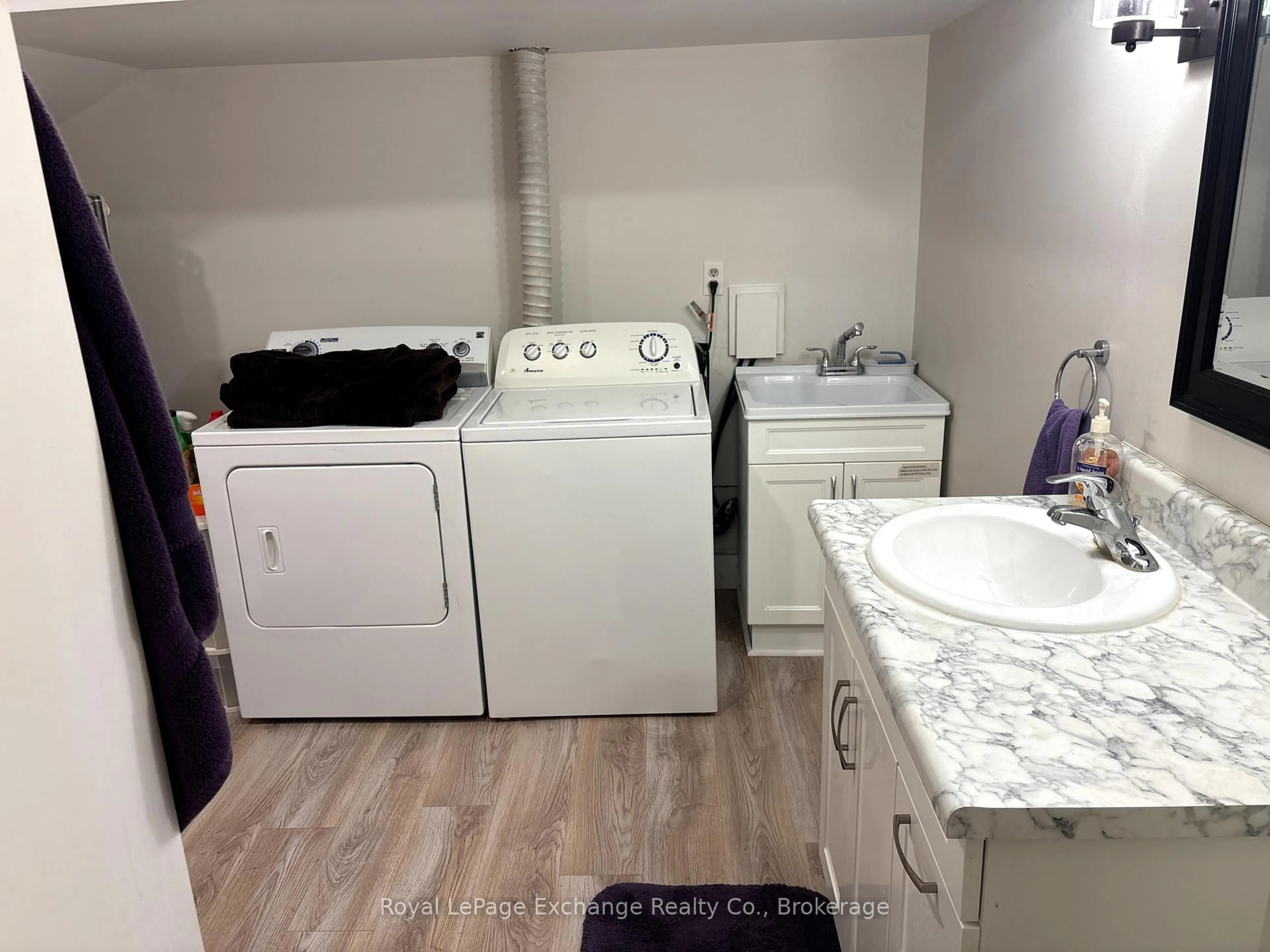 Laundry room for 105 Menomini Rd, Huron-Kinloss Ontario N2Z 2X3