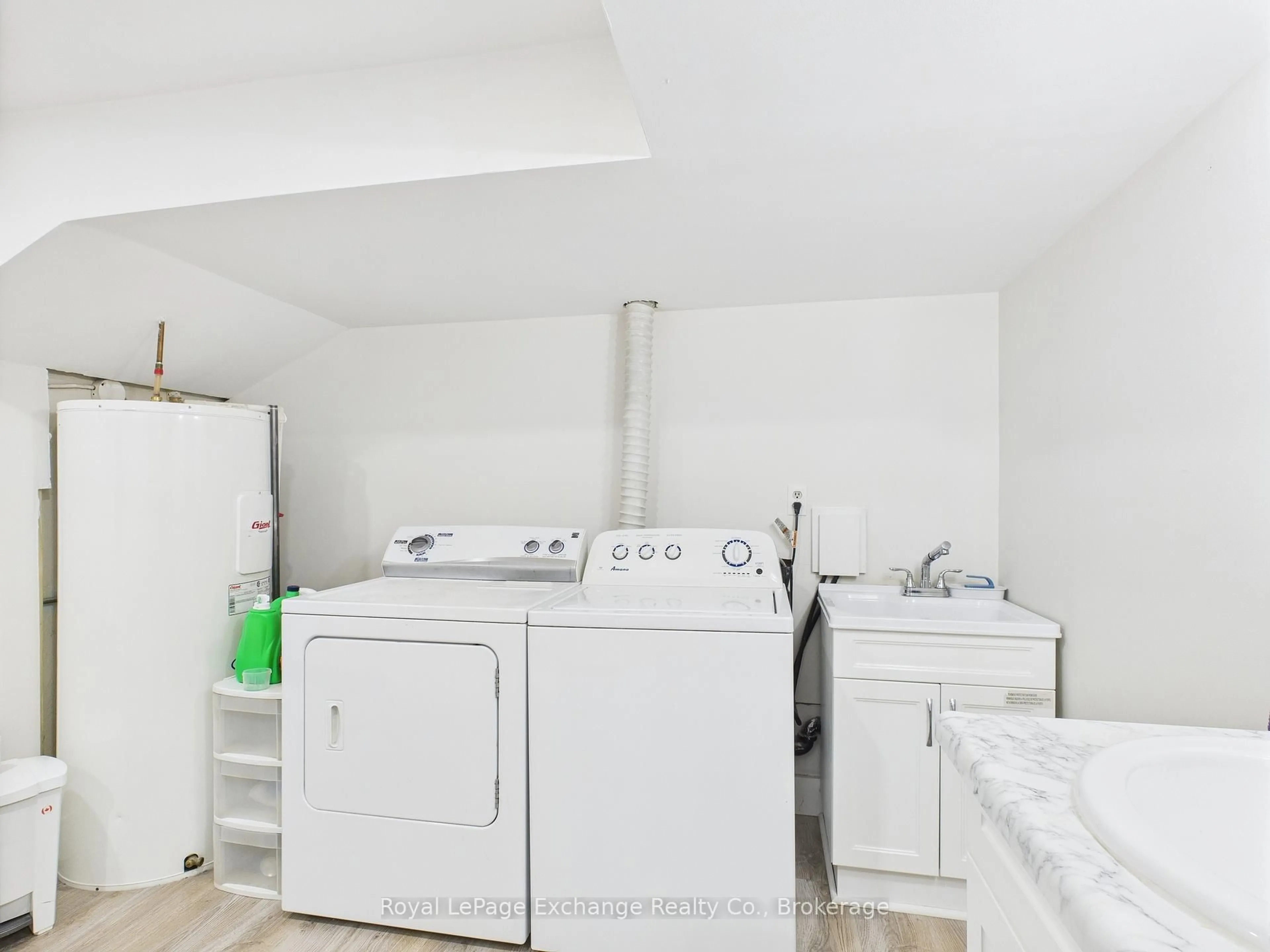 Laundry room for 105 Menomini Rd, Huron-Kinloss Ontario N2Z 2X3