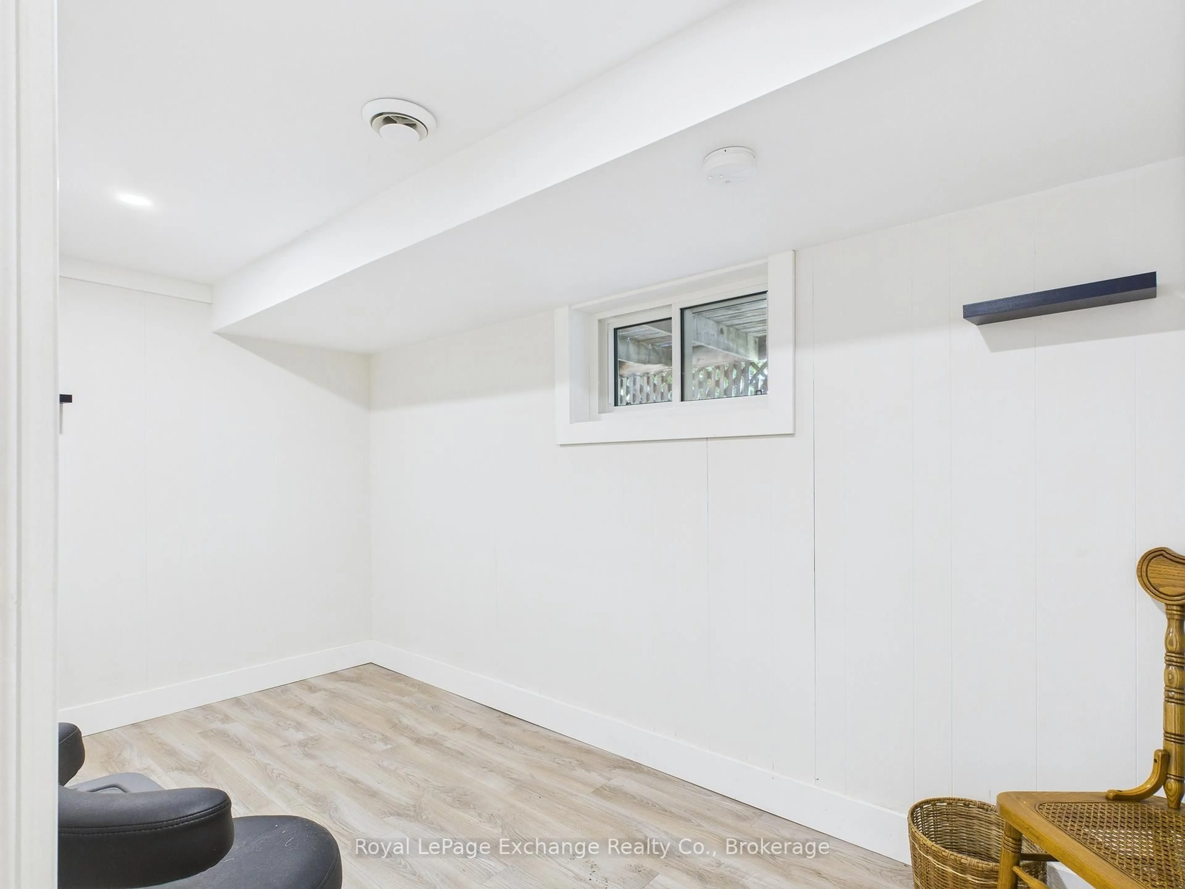 A pic of a room for 105 Menomini Rd, Huron-Kinloss Ontario N2Z 2X3