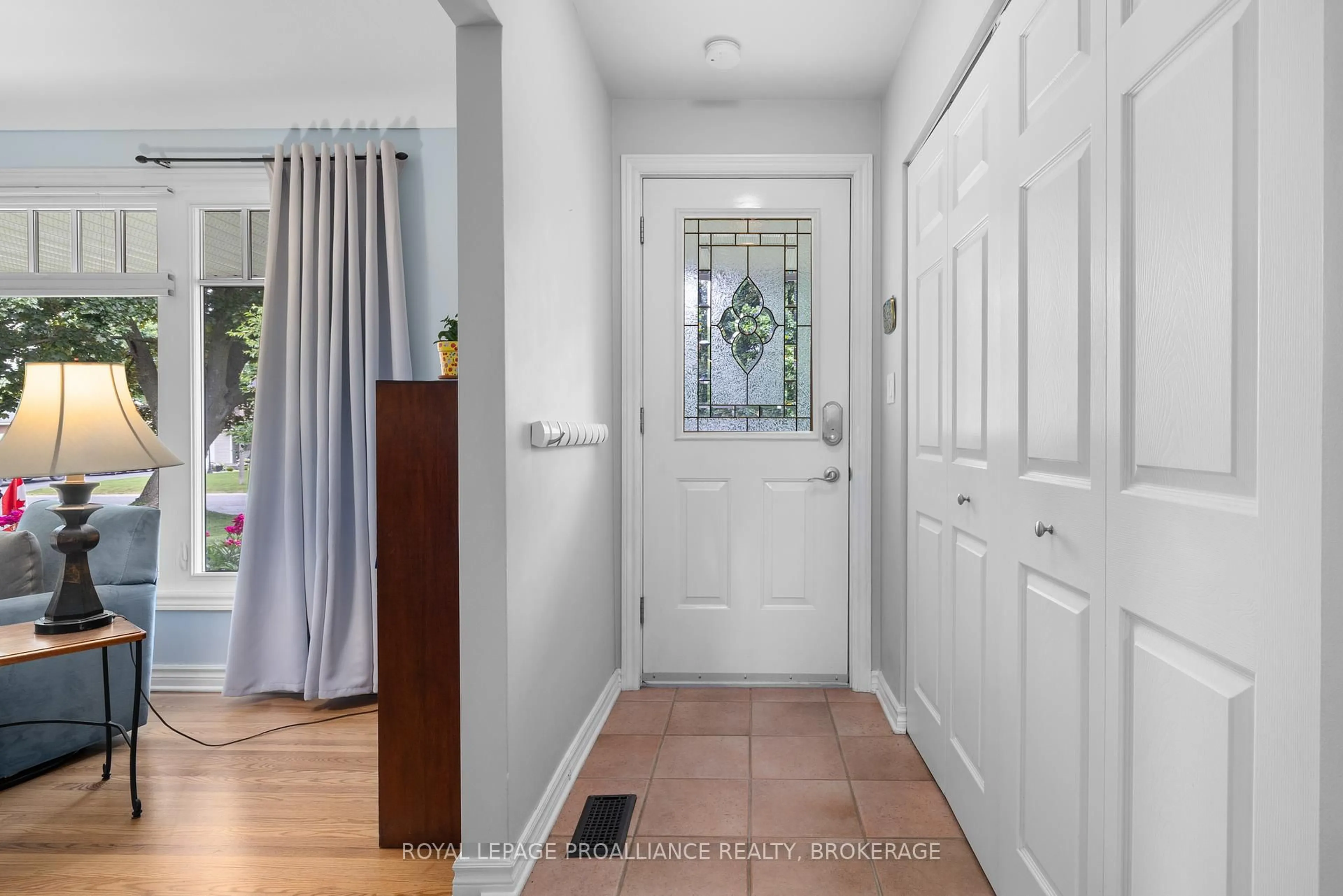 Indoor entryway for 323 Glen Cairn Terr, Kingston Ontario K7M 4A6