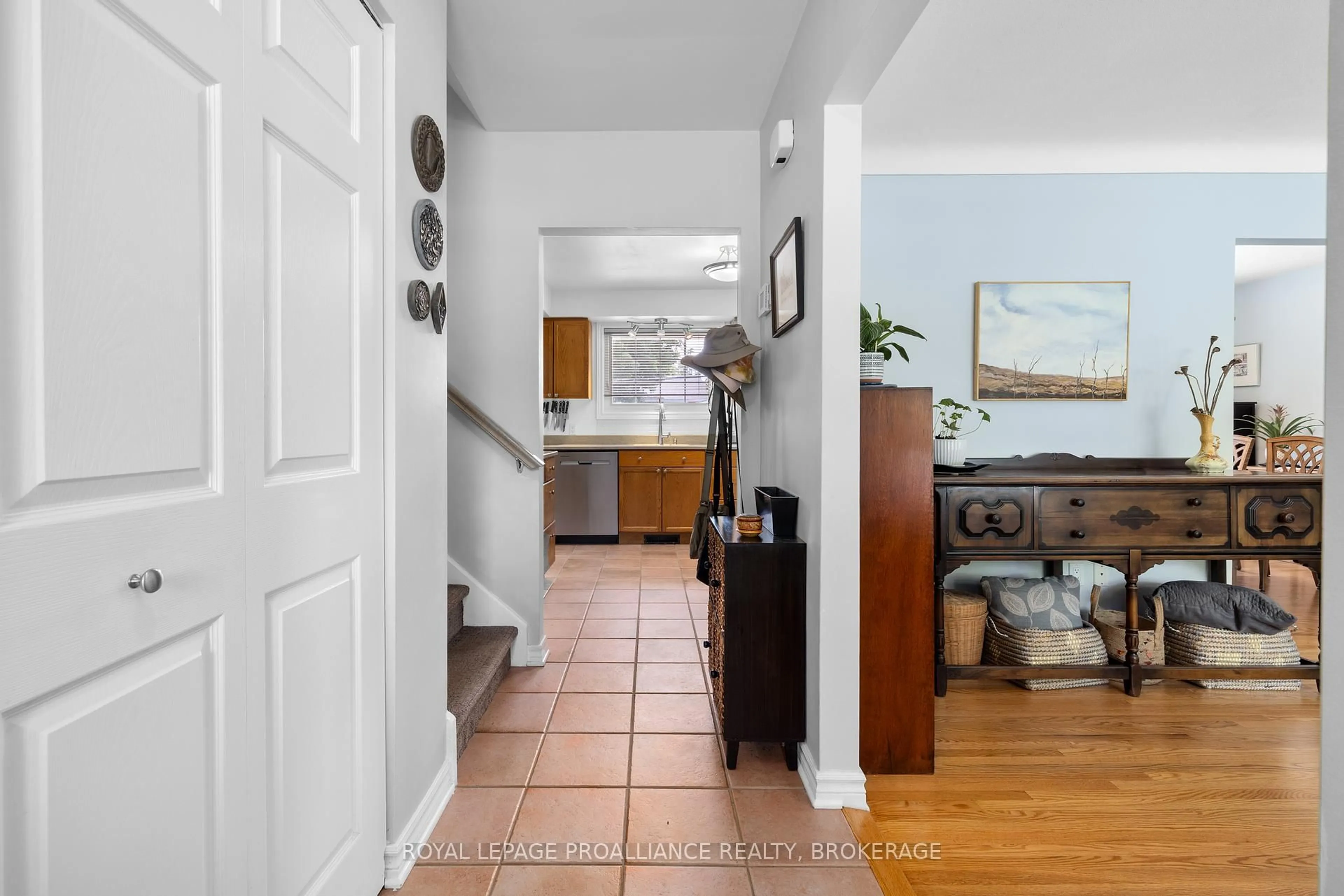 Indoor entryway for 323 Glen Cairn Terr, Kingston Ontario K7M 4A6