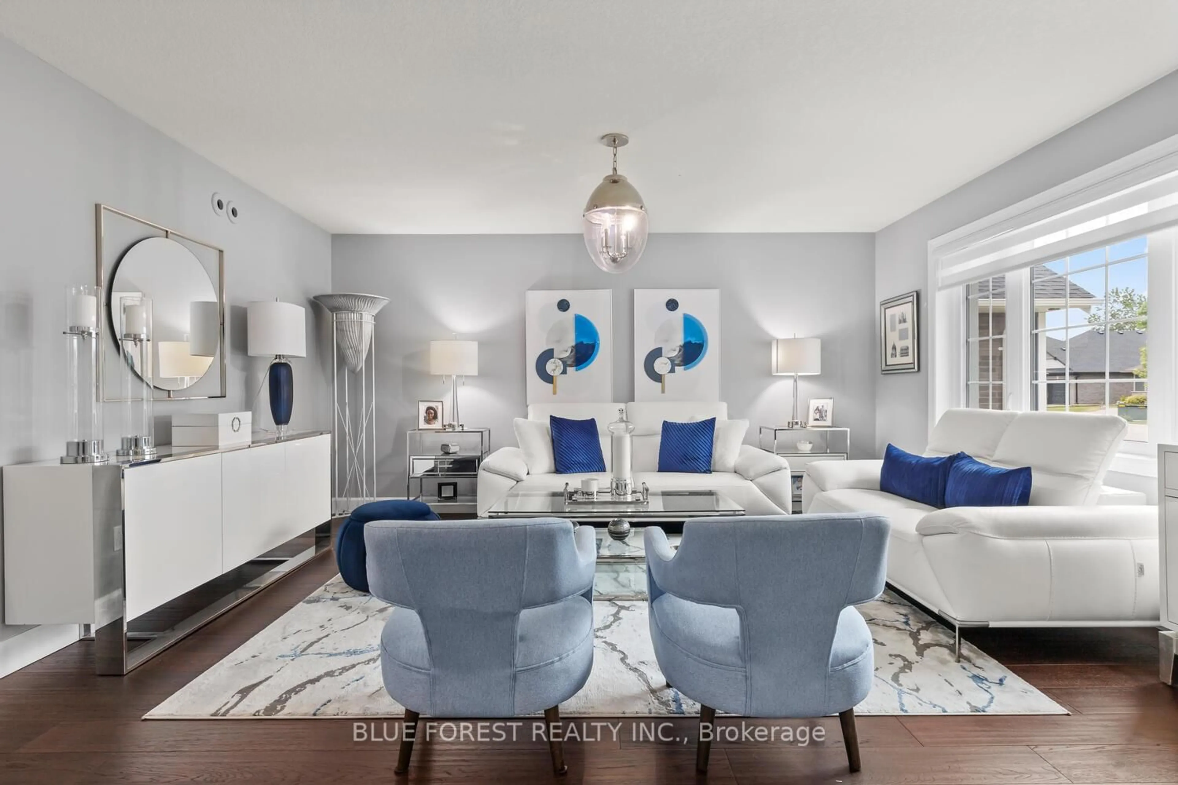 Living room with furniture, unknown for 28 Weir Cres, St. Thomas Ontario N5R 0L7
