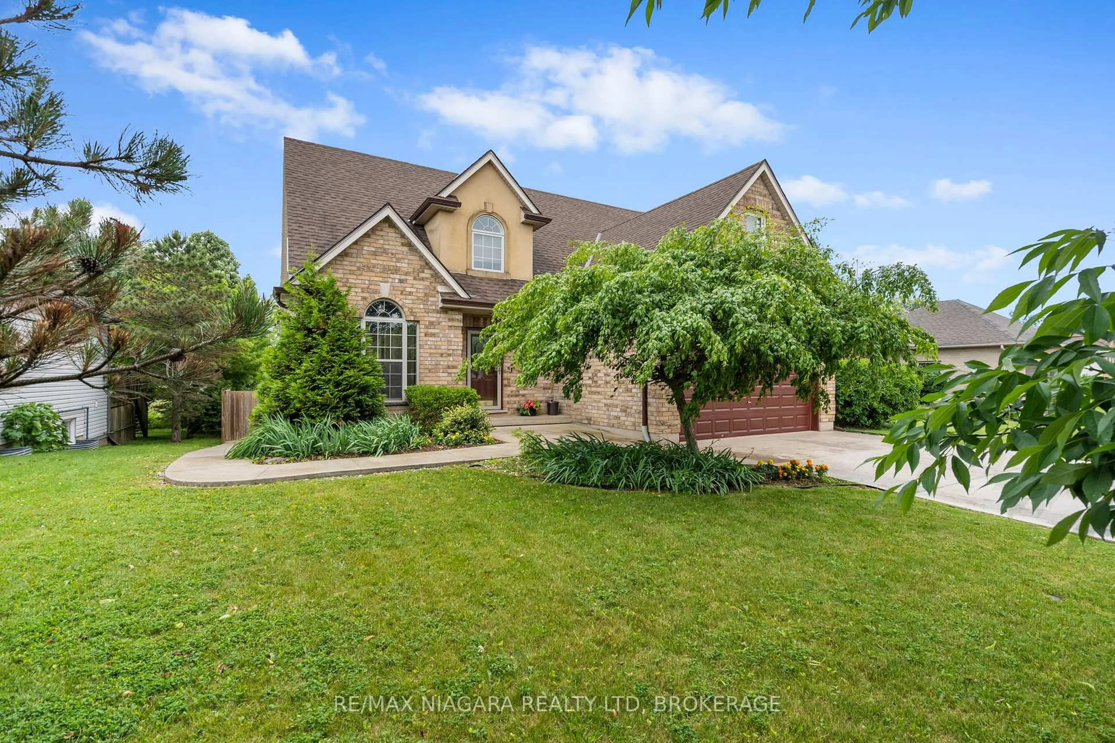 Home with brick exterior material, street for 426 Barrington Crt, Fort Erie Ontario L0S 1N0