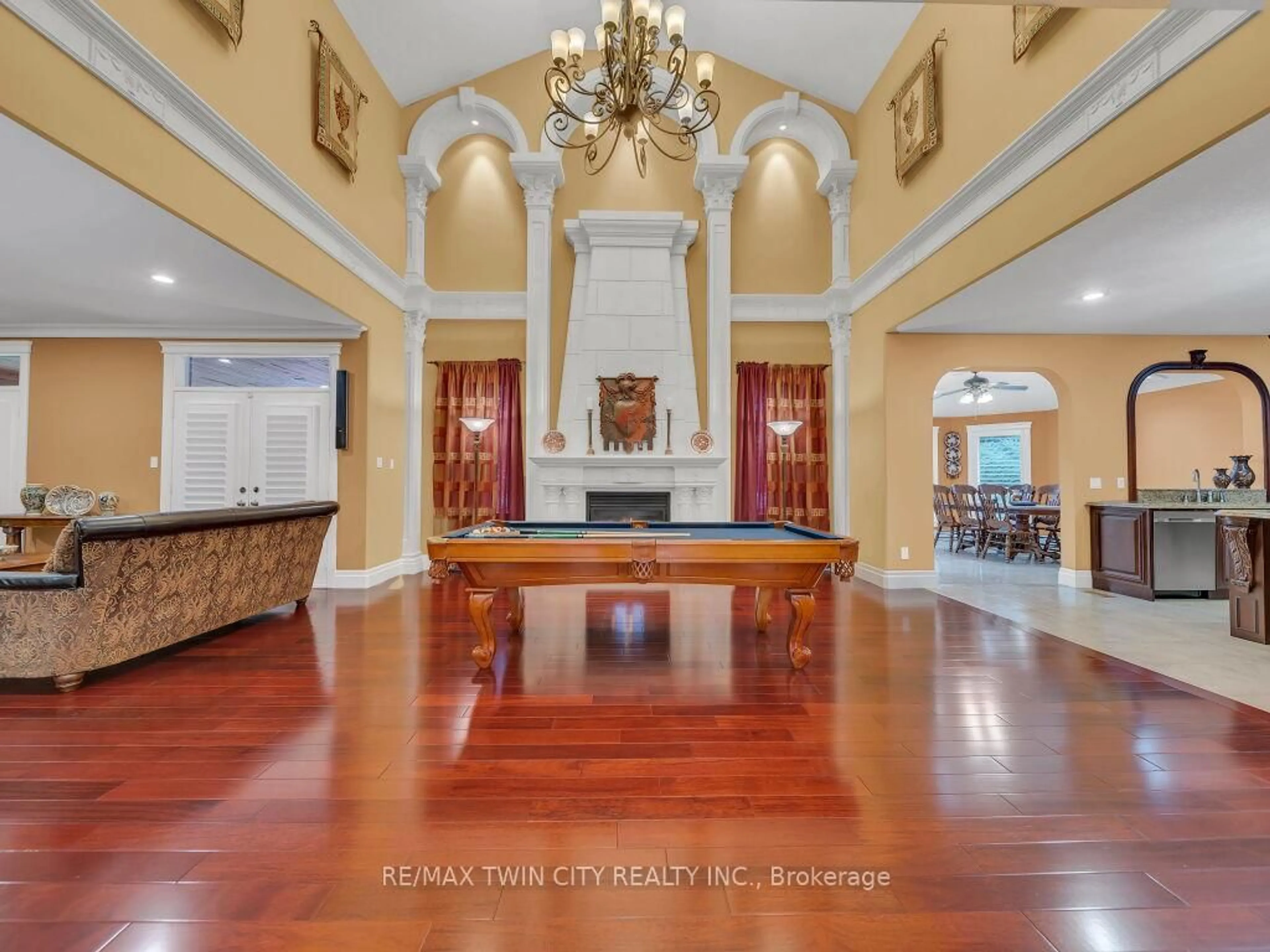 Indoor foyer for 26 Paddock Crt, Kitchener Ontario N2C 2R4
