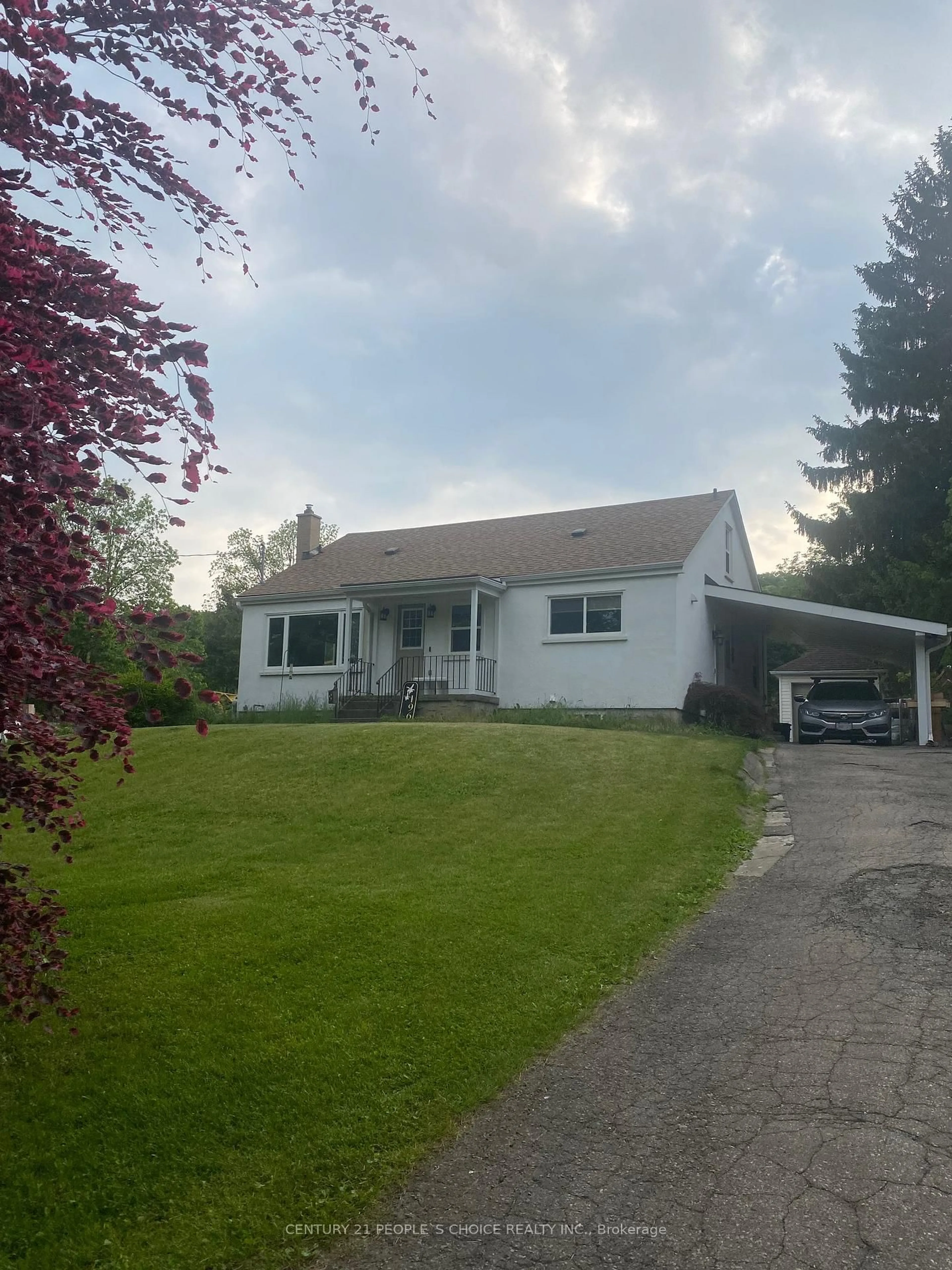 A pic from outside/outdoor area/front of a property/back of a property/a pic from drone, street for 196 West River Rte, Cambridge Ontario N1S 3A1
