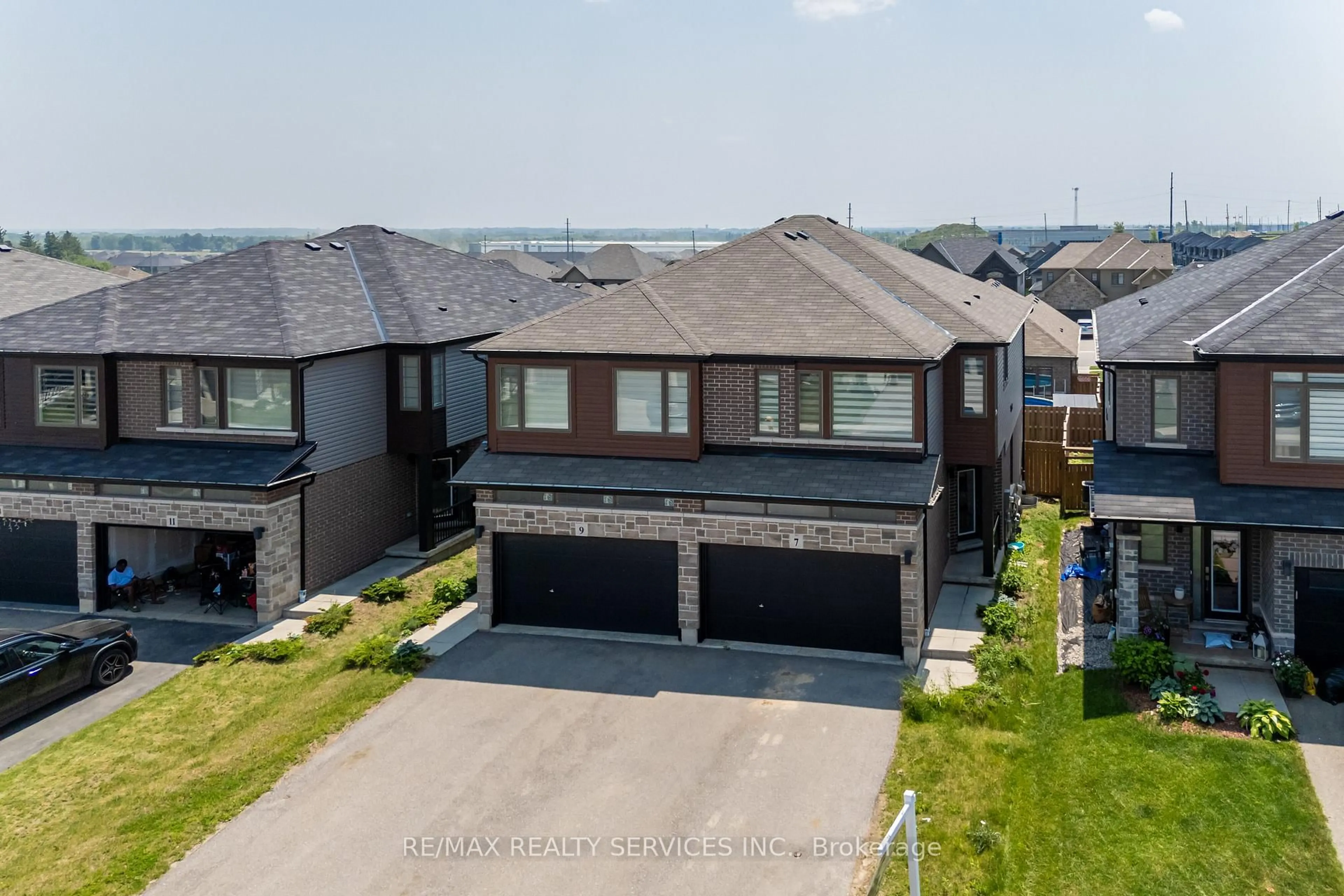 A pic from outside/outdoor area/front of a property/back of a property/a pic from drone, street for 7 Baker Lane, Brant Ontario N3L 0J7