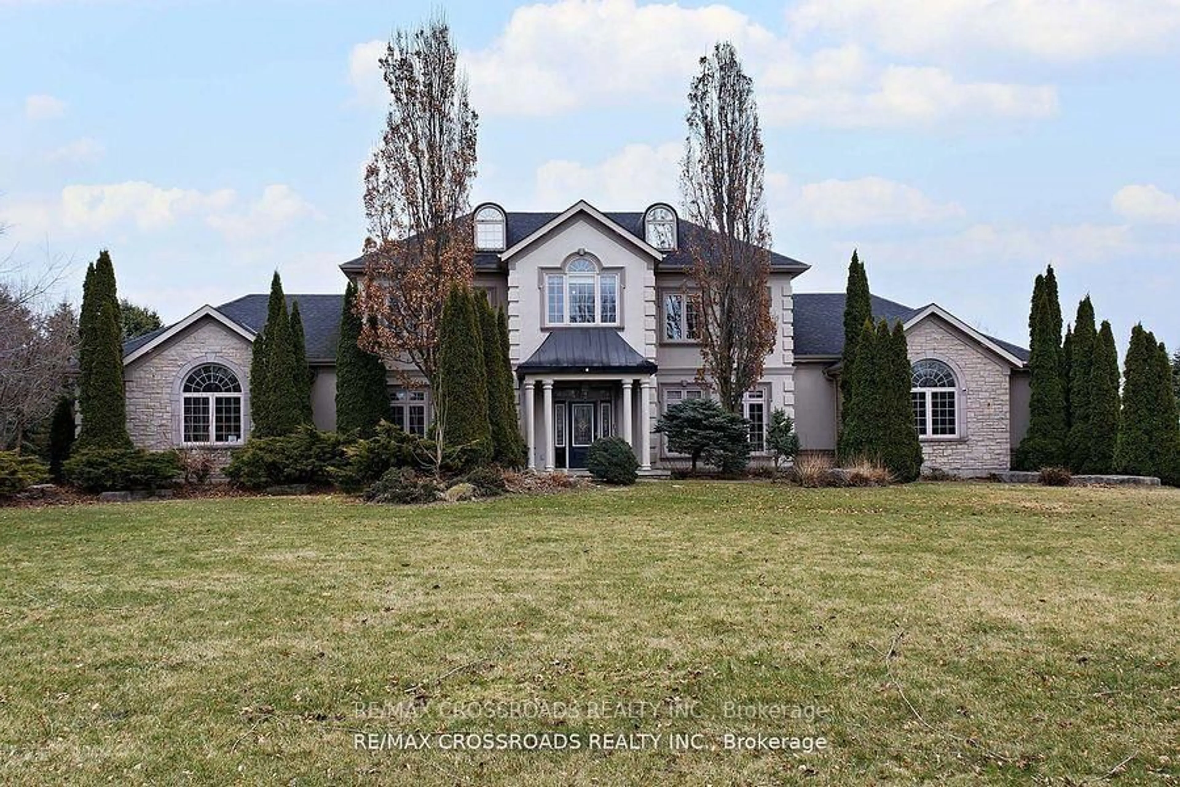 A pic from outside/outdoor area/front of a property/back of a property/a pic from drone, street for 5717 Lakeshore Rd, Port Hope Ontario L1A 3V7