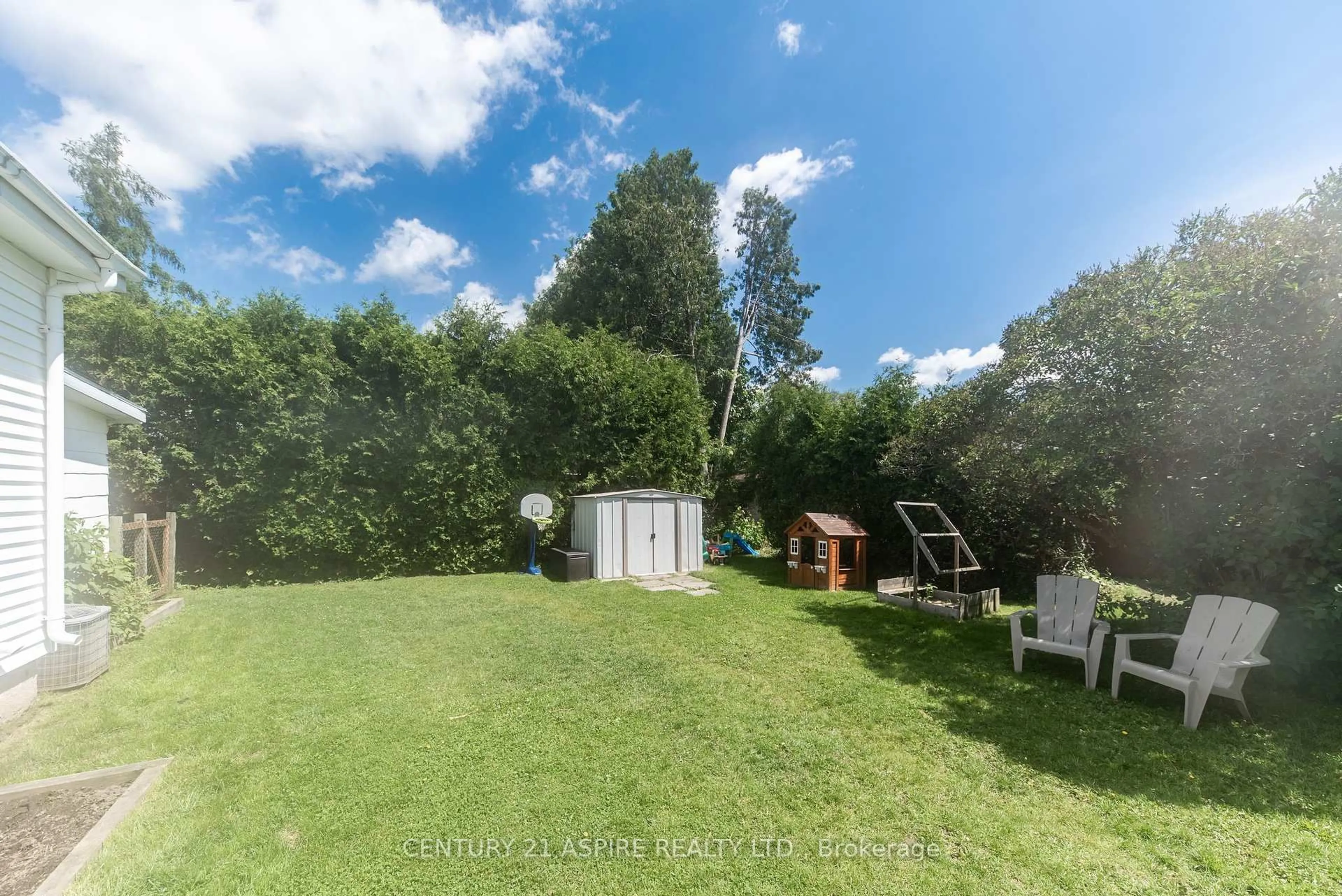 A pic from outside/outdoor area/front of a property/back of a property/a pic from drone, forest/trees view for 545 Catherine St, Pembroke Ontario K8A 1W2