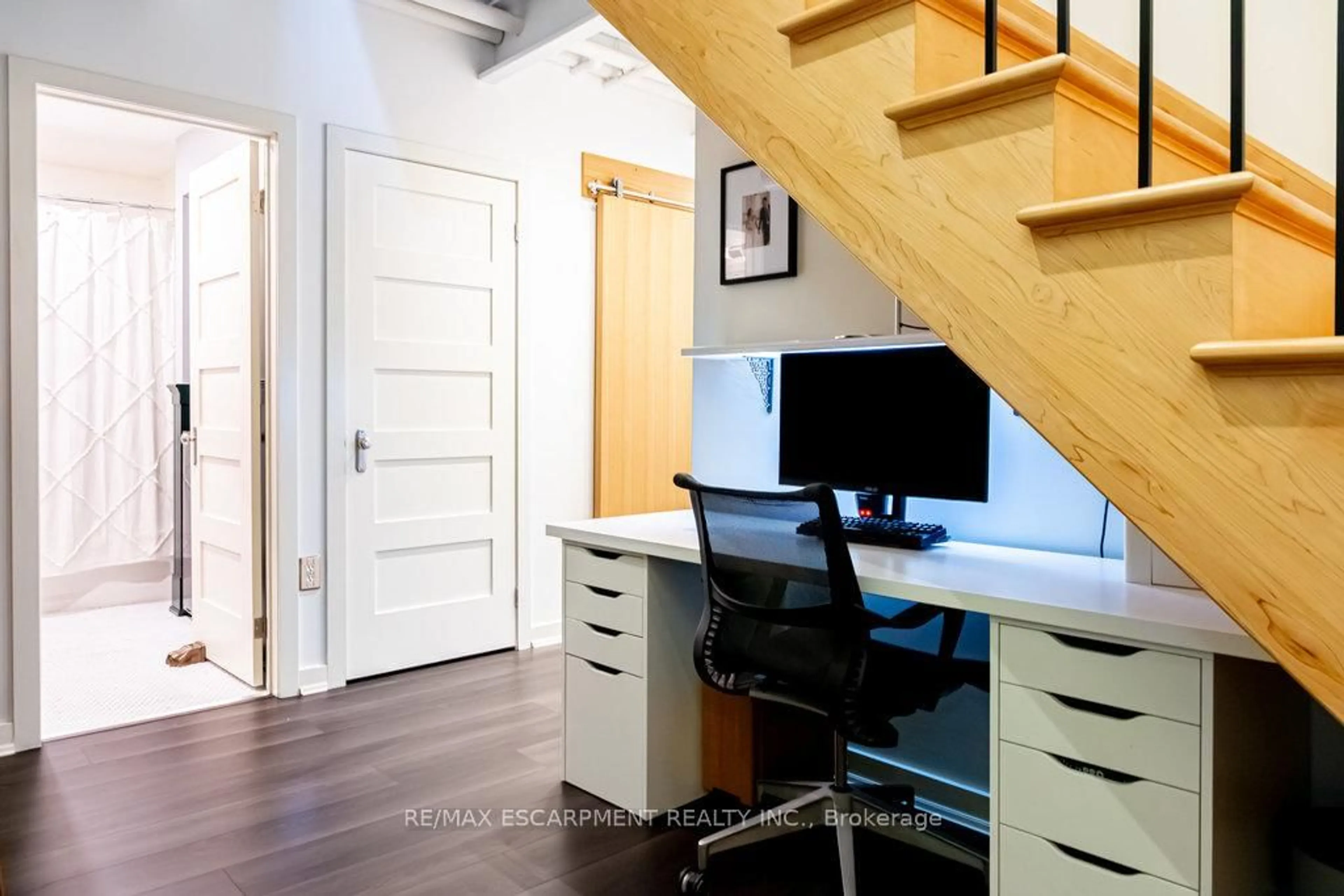 Unknown for 66 Bay St #102, Hamilton Ontario L8P 4Z6