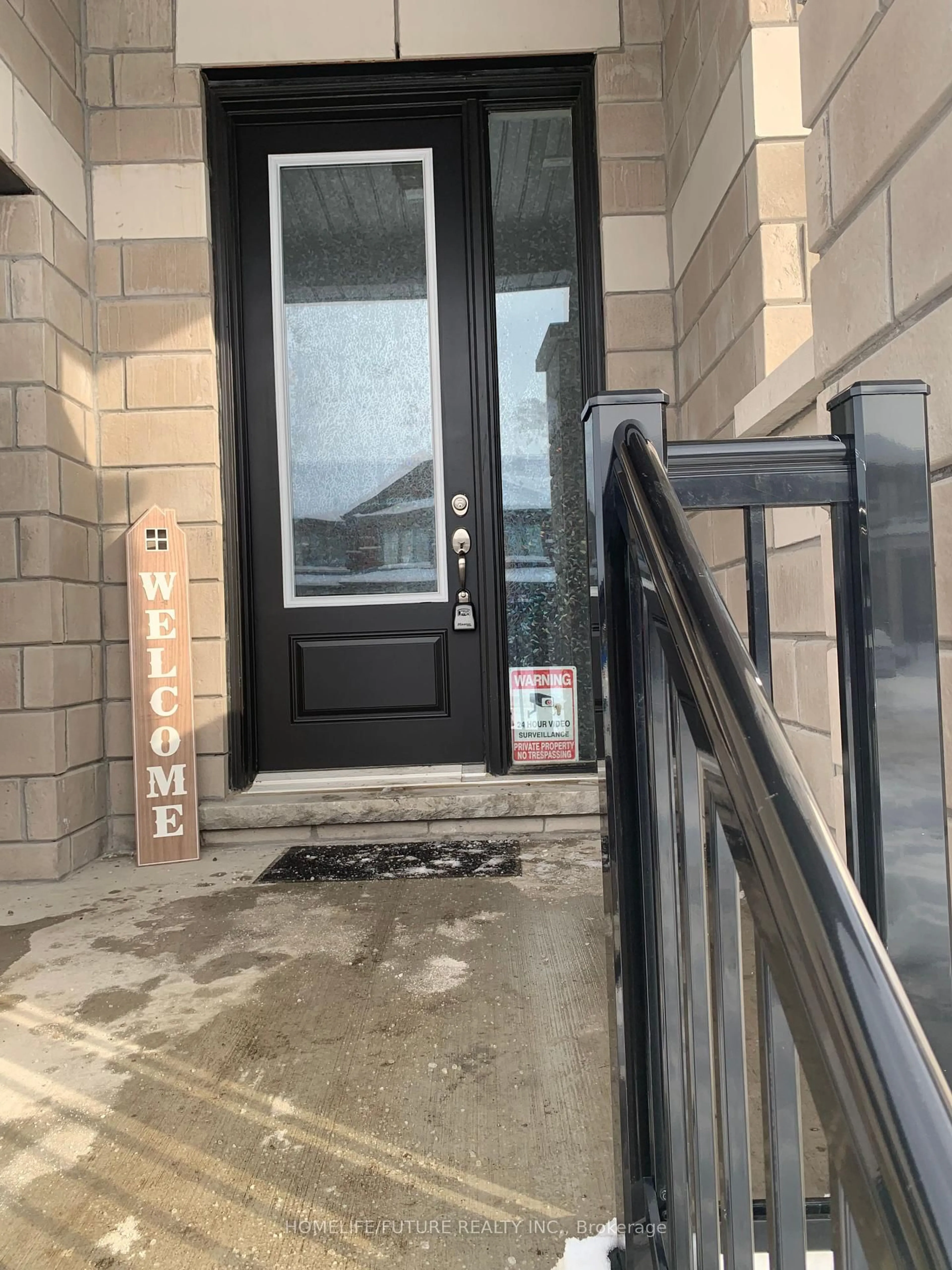 Indoor entryway for 42 Keenan St, Kawartha Lakes Ontario K9V 6C2