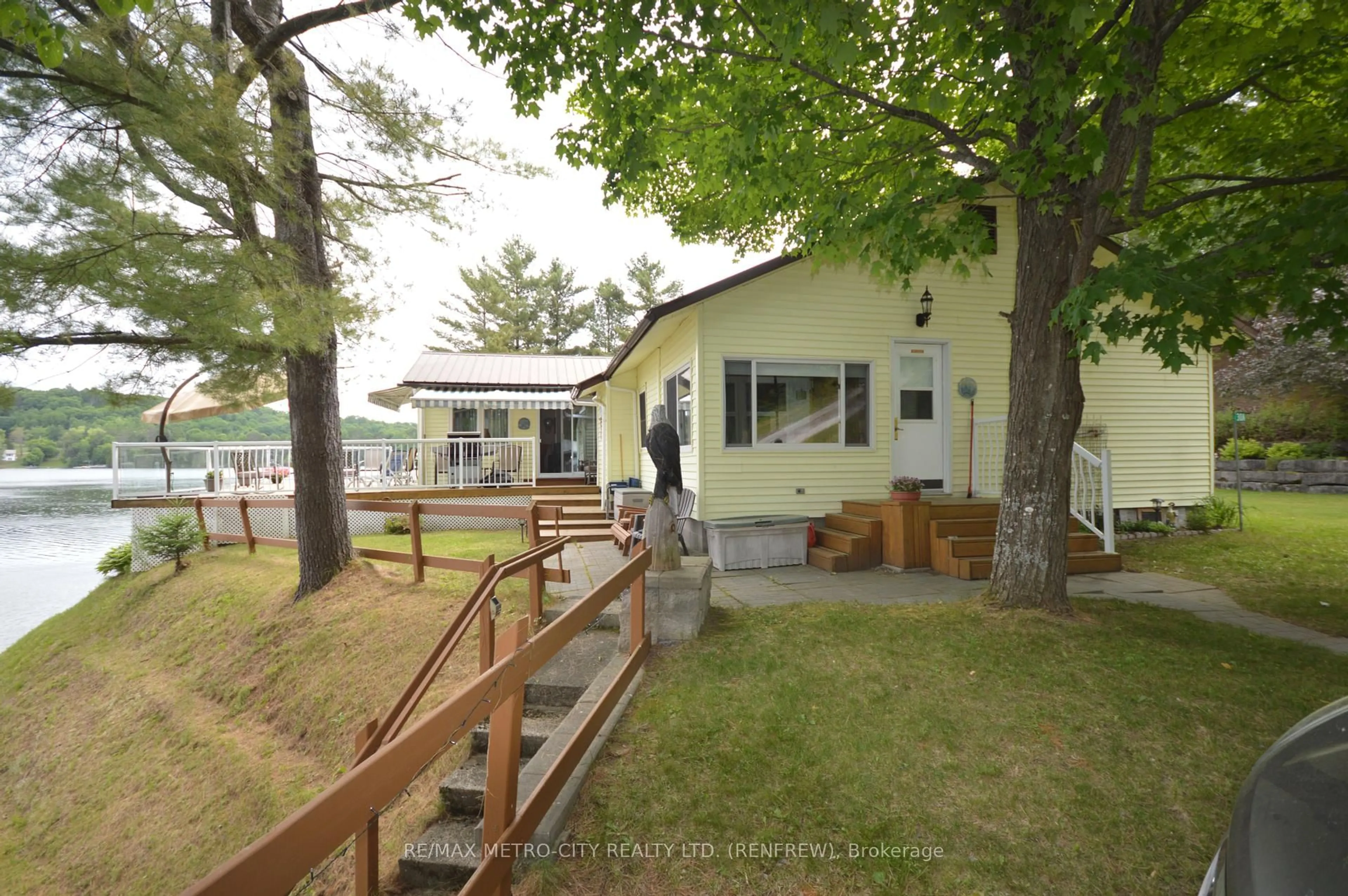 Patio, street for 30 A Juneberry Lane, Haley Station Ontario K0J 1Y0