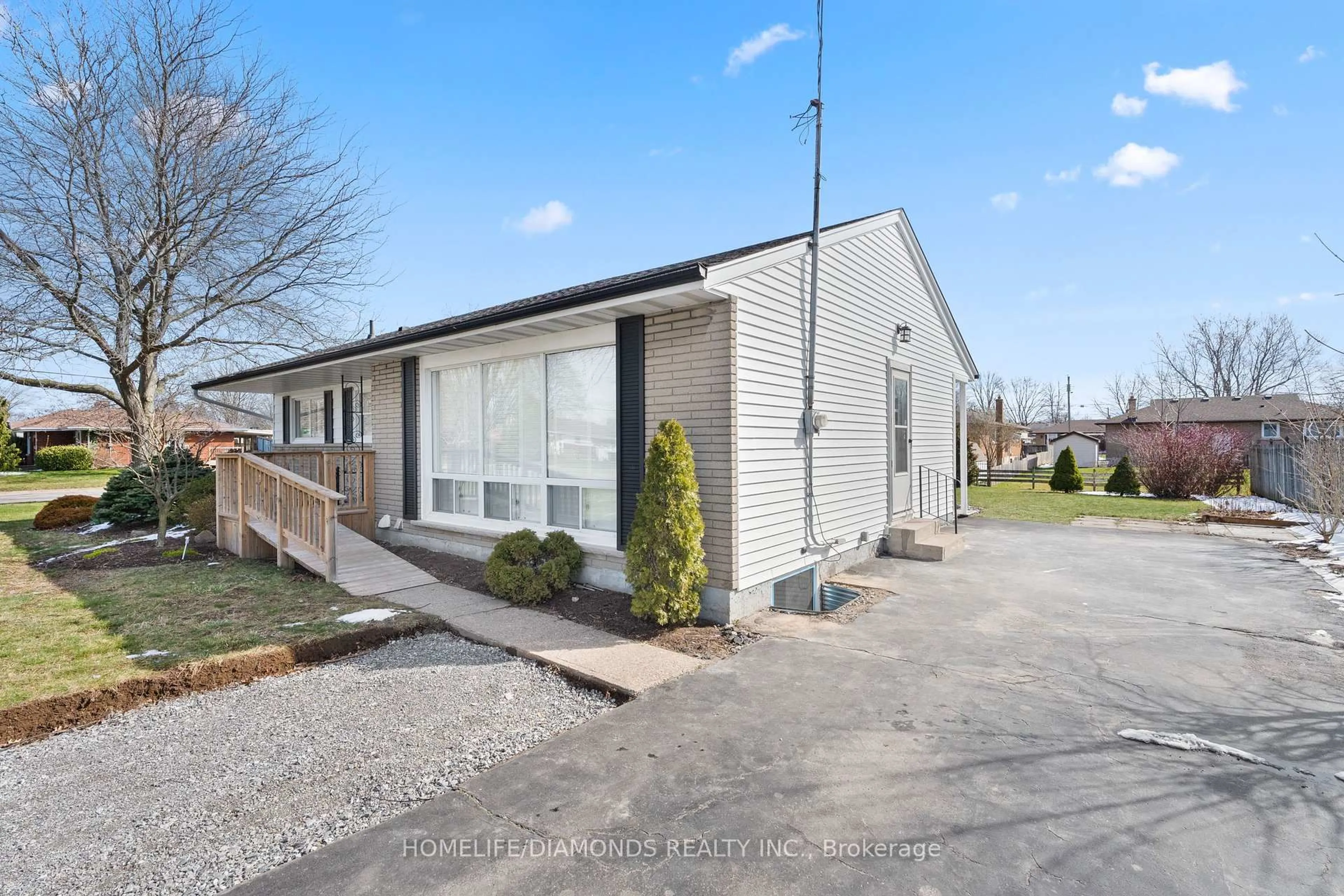 Unknown for 538 Lloyd Ave, Welland Ontario L3C 2Z5