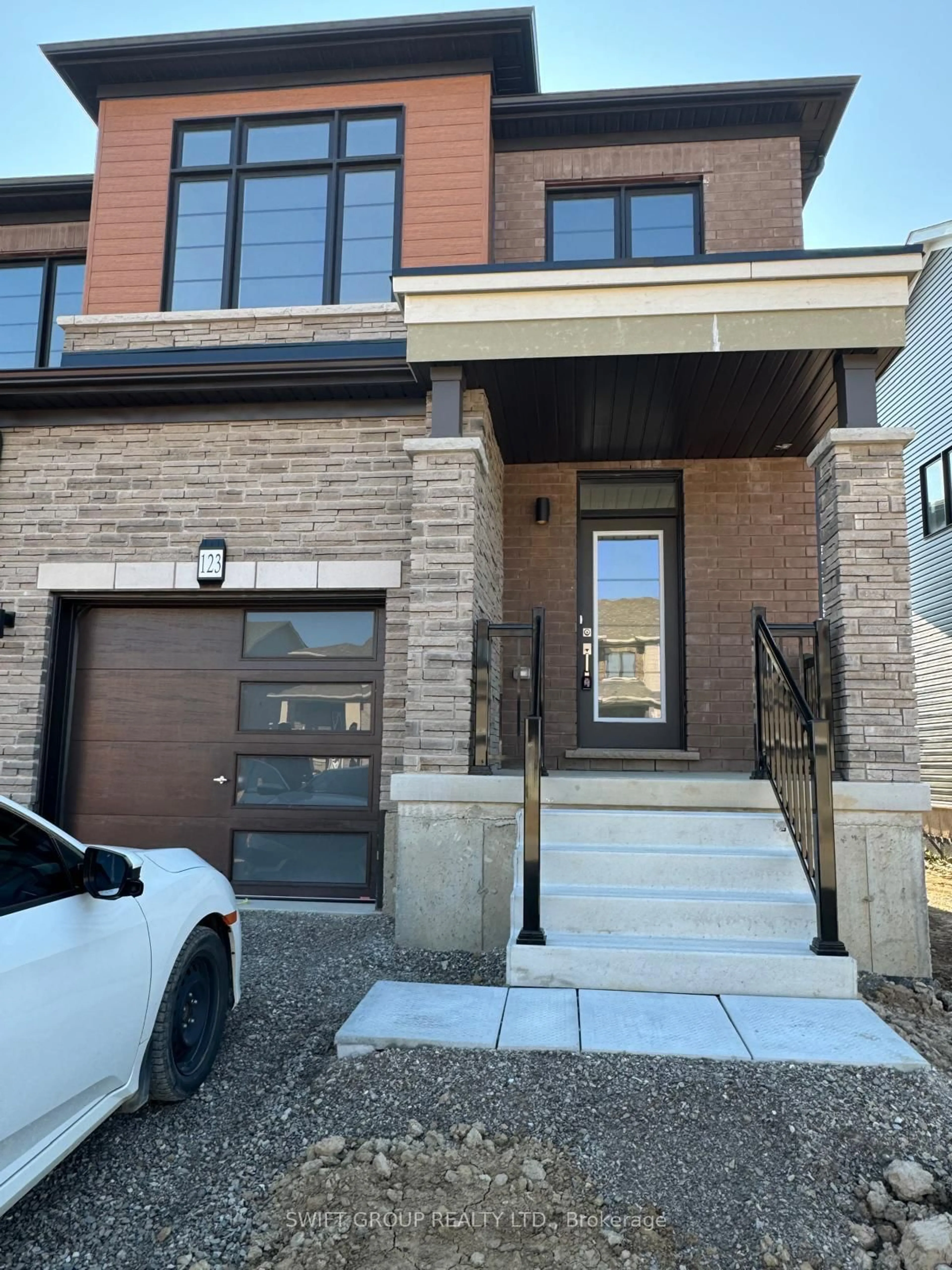 Home with brick exterior material, street for 123 Granville Cres, Haldimand Ontario N3W 0J8