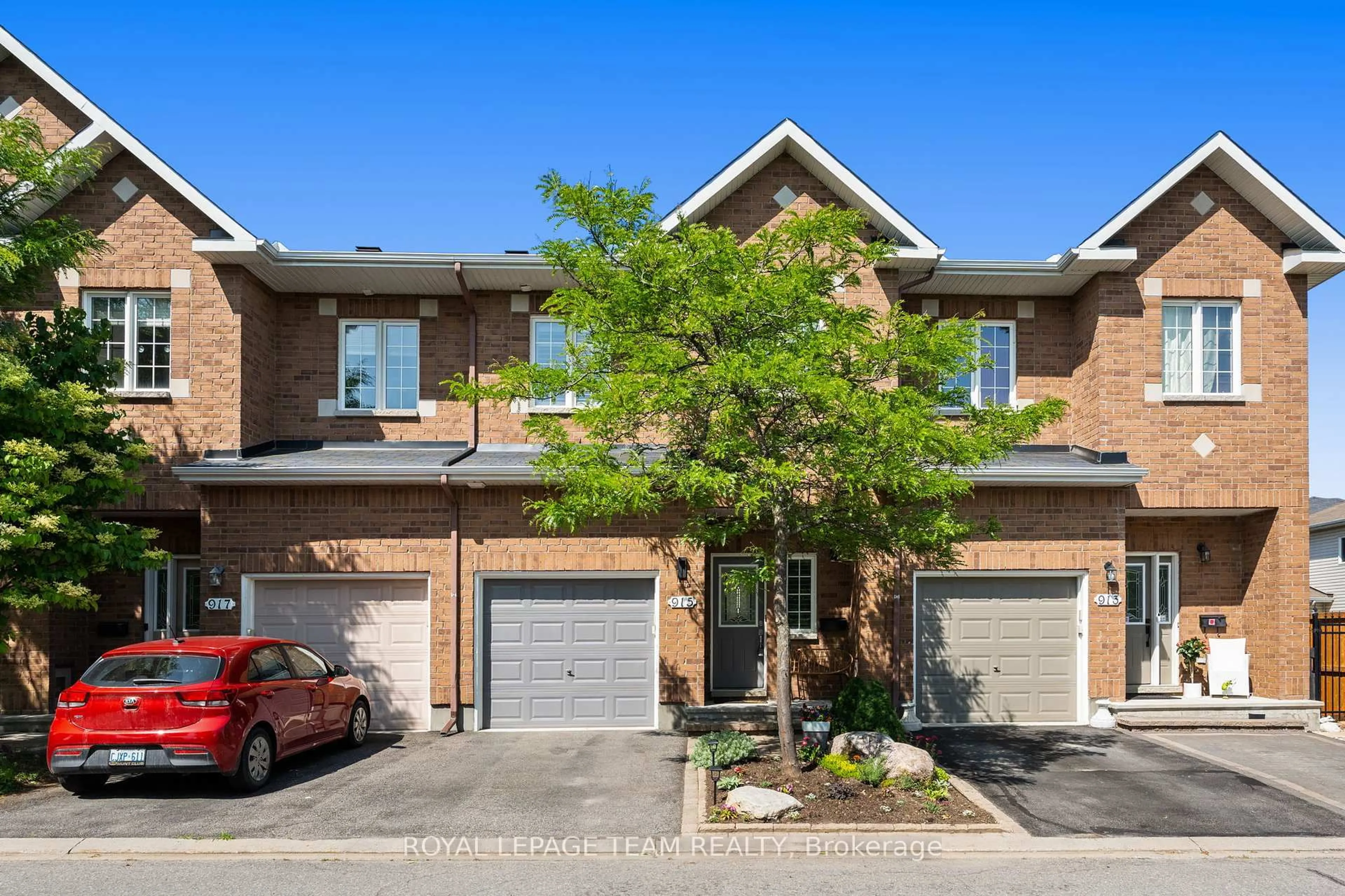 Home with brick exterior material, street for 915 Torovin Private, Ottawa Ontario K1B 0A4