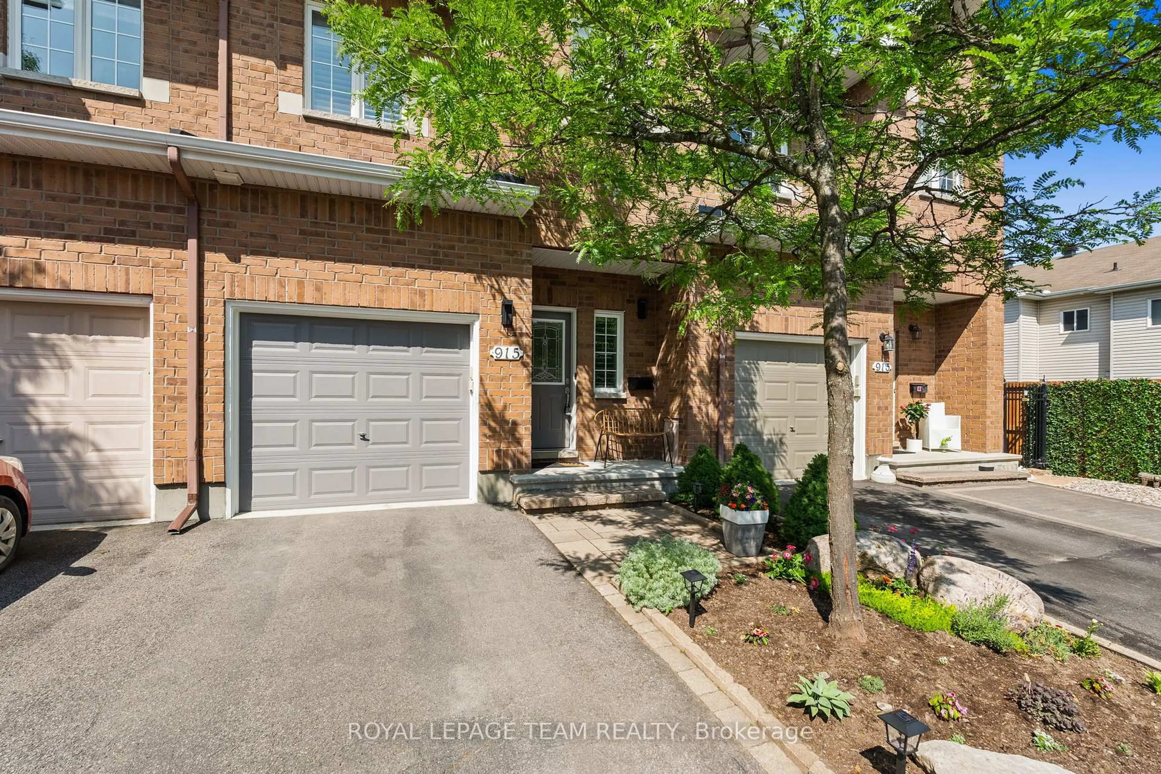 Home with brick exterior material, street for 915 Torovin Private, Ottawa Ontario K1B 0A4