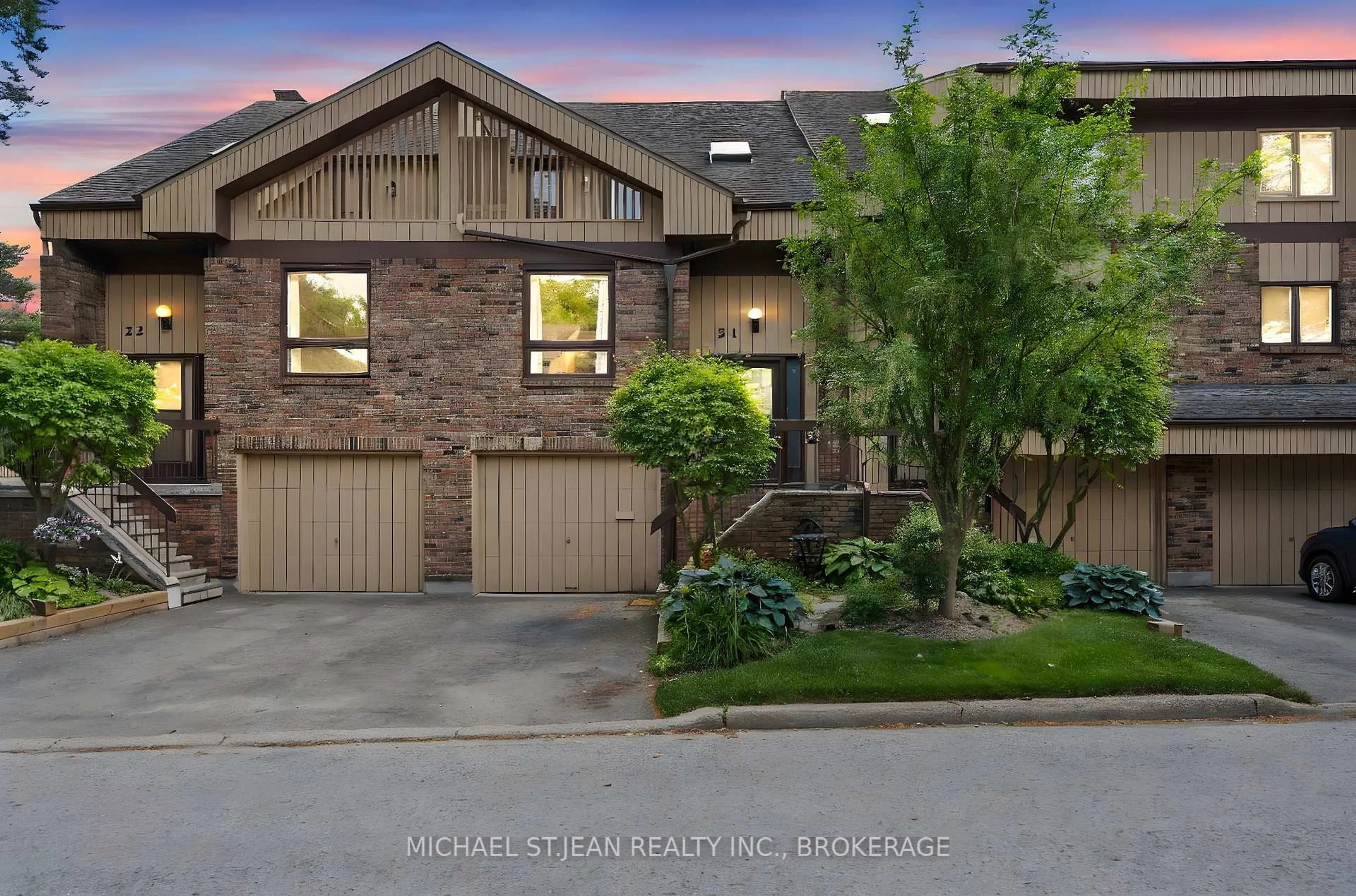 Home with brick exterior material, unknown for 178 Scott St #21, St. Catharines Ontario L2N 6Y5