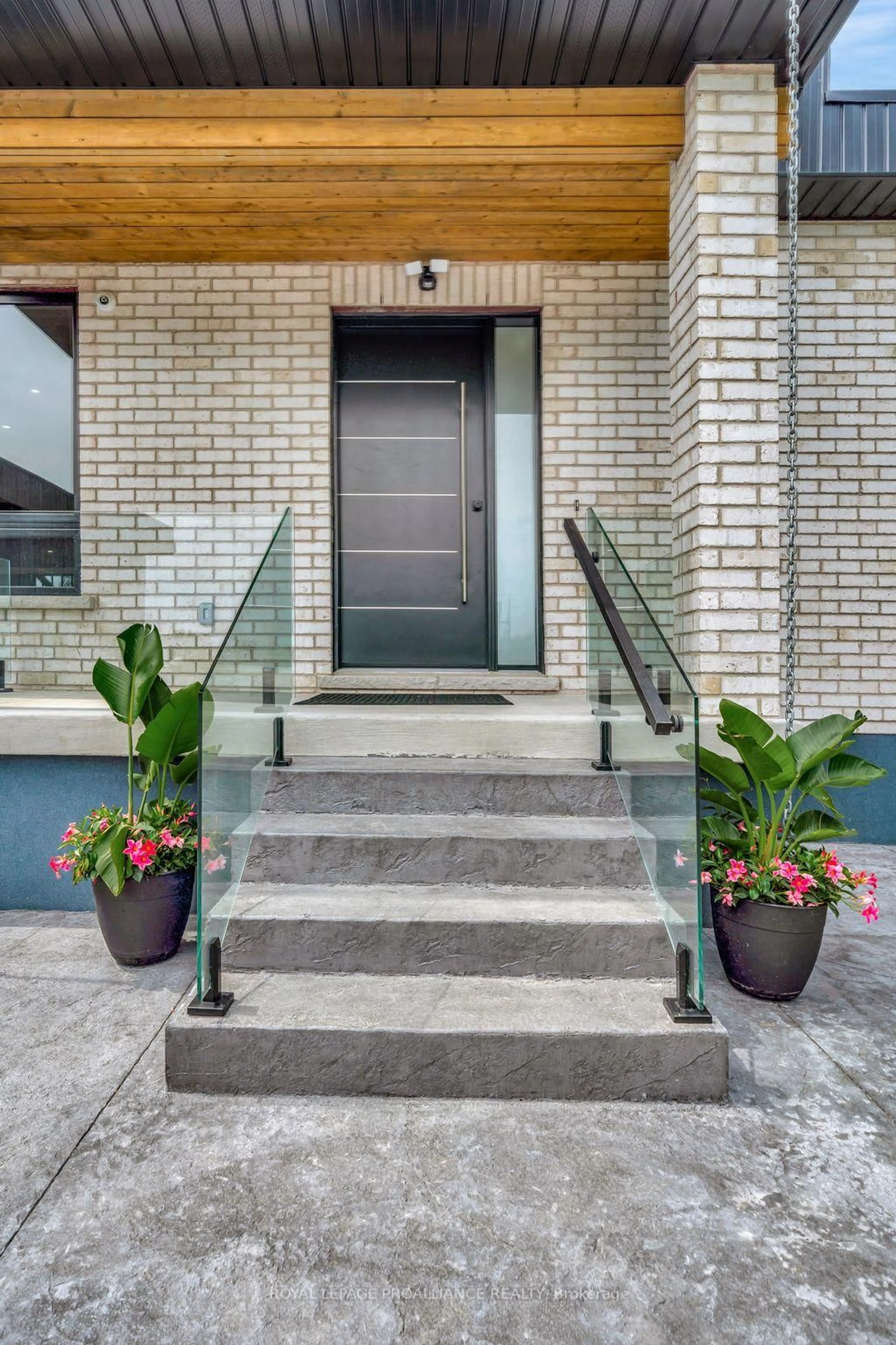 Indoor entryway for 2528 County Rd 3, Prince Edward County Ontario K0K 1L0