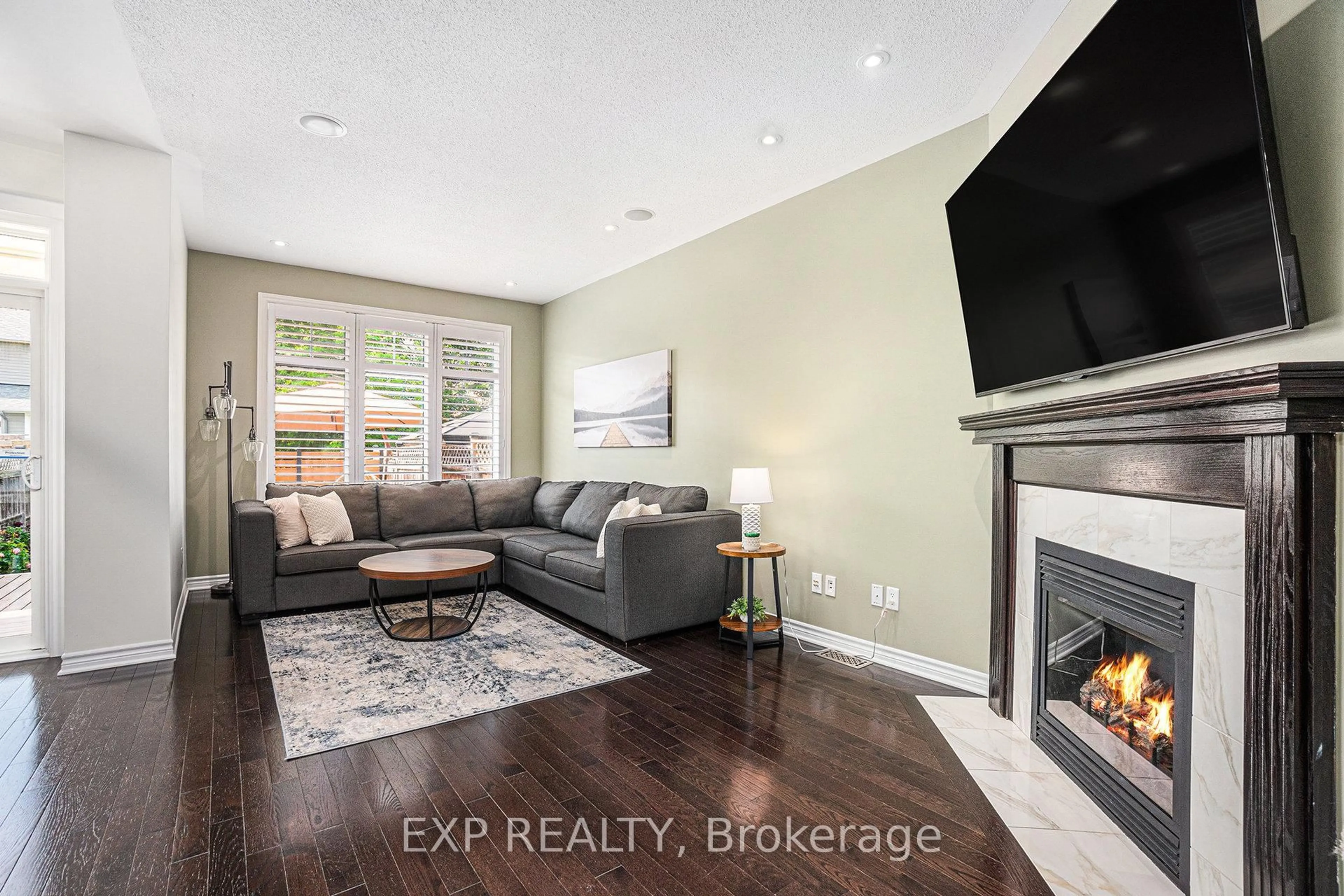Living room with furniture, unknown for 493 Rochefort Circ, Ottawa Ontario K4A 0M9