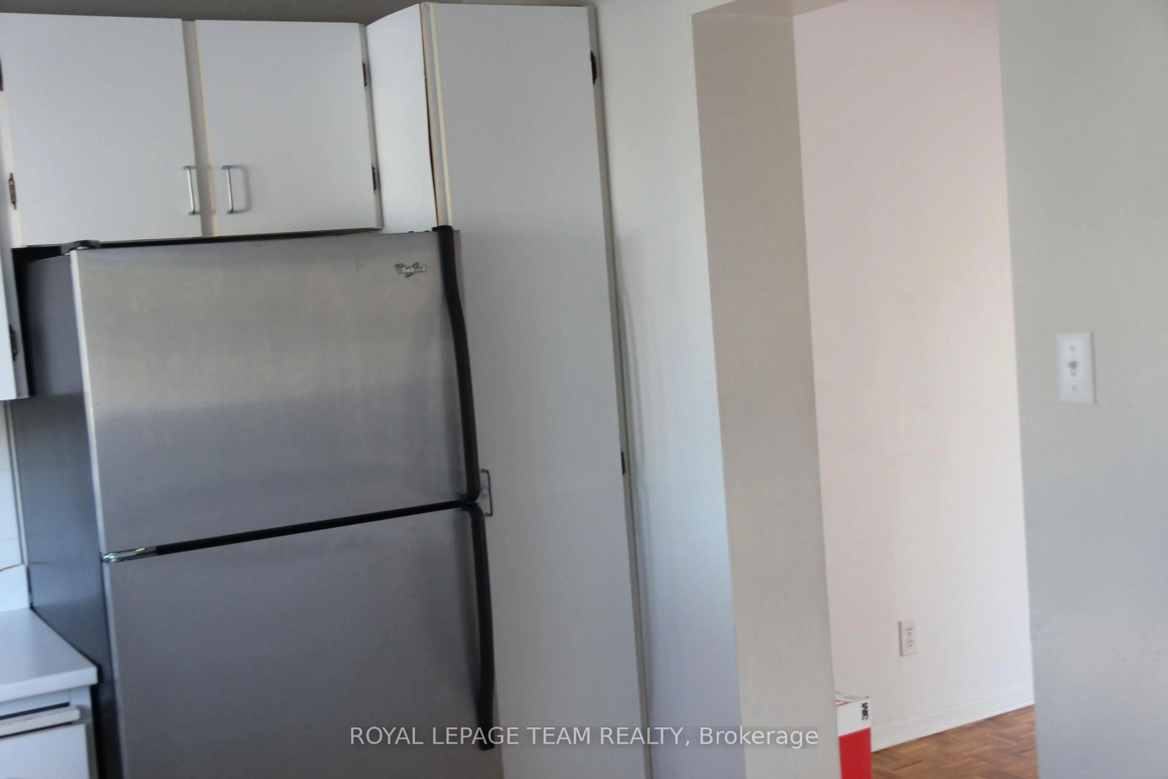 Standard kitchen, unknown for 322 Des Epinettes Ave, Ottawa Ontario K1E 2L6