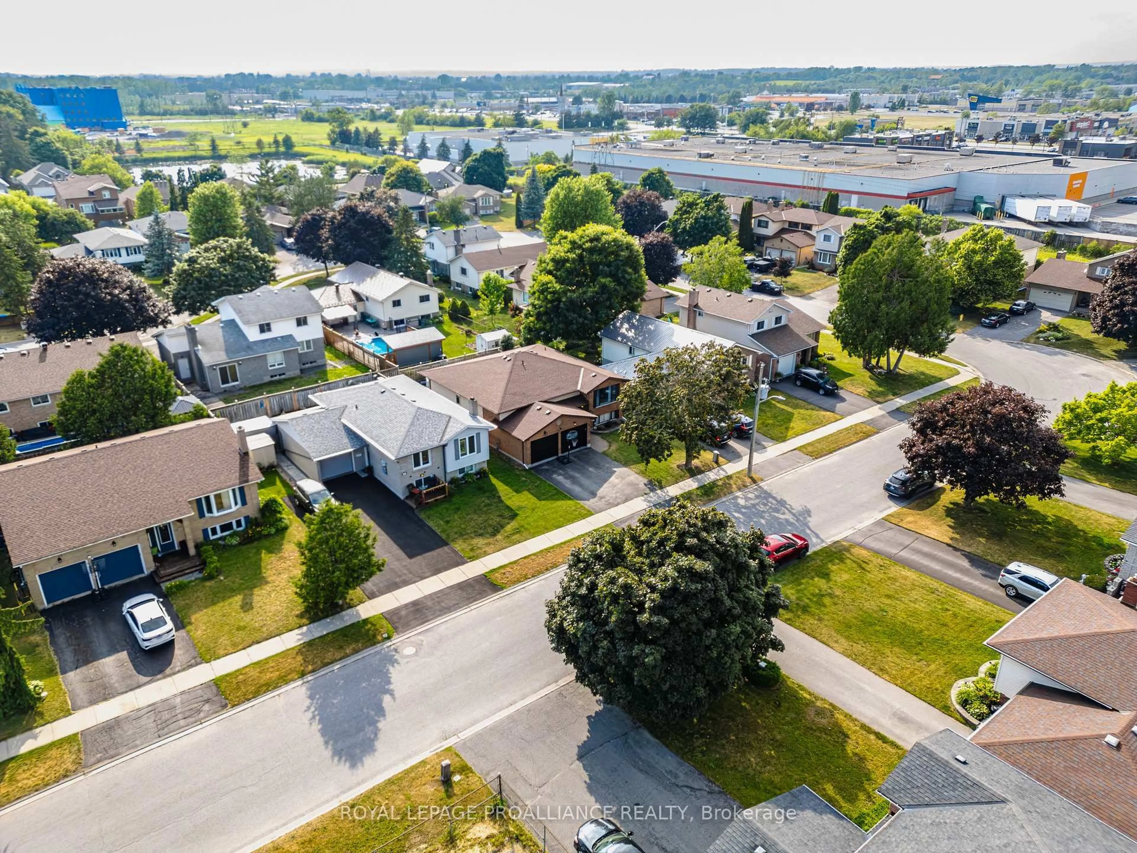 A pic from outside/outdoor area/front of a property/back of a property/a pic from drone, street for 11 Springbrook Cres, Belleville Ontario K8P 5B7