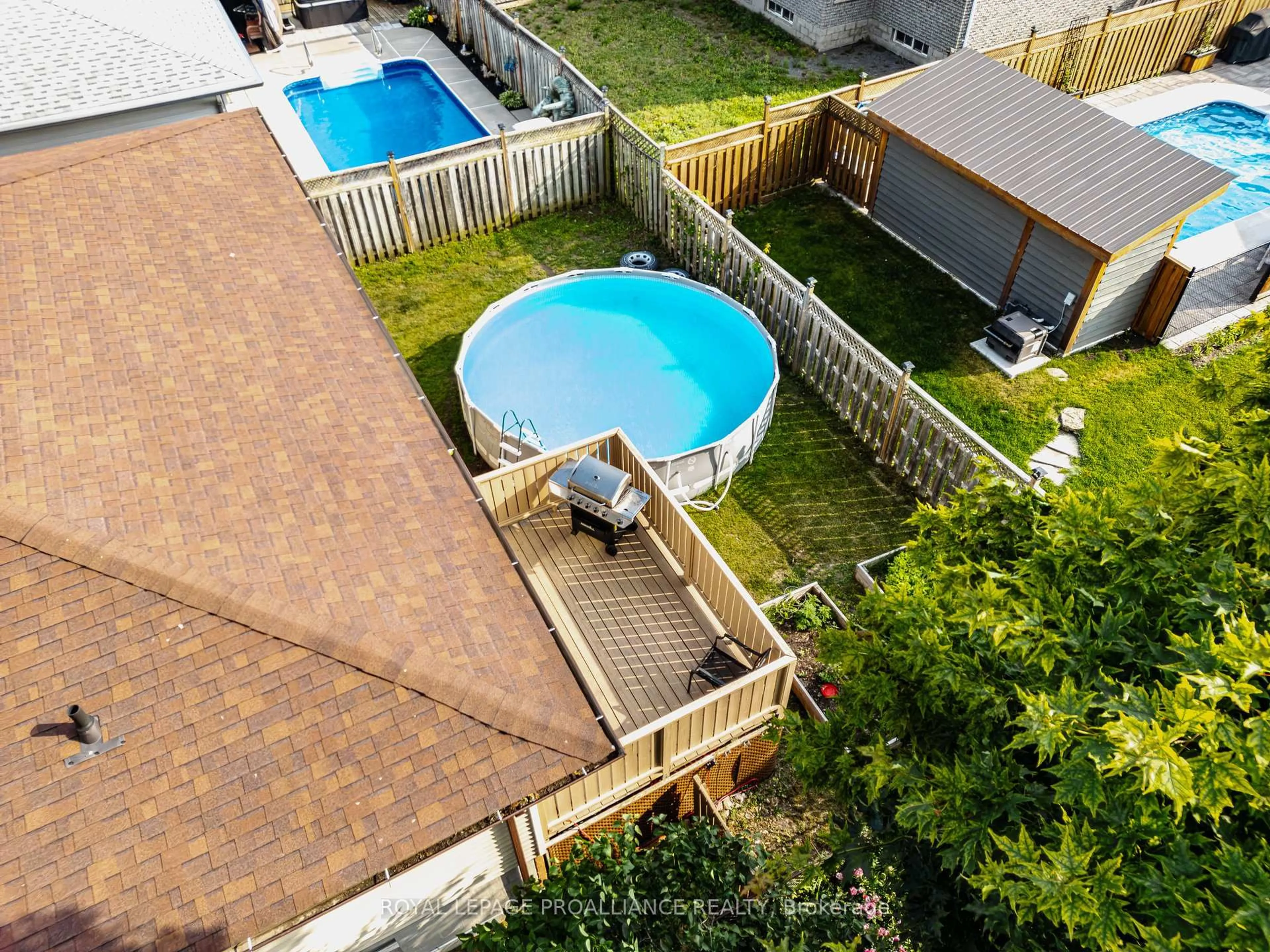 A pic from outside/outdoor area/front of a property/back of a property/a pic from drone, unknown for 11 Springbrook Cres, Belleville Ontario K8P 5B7
