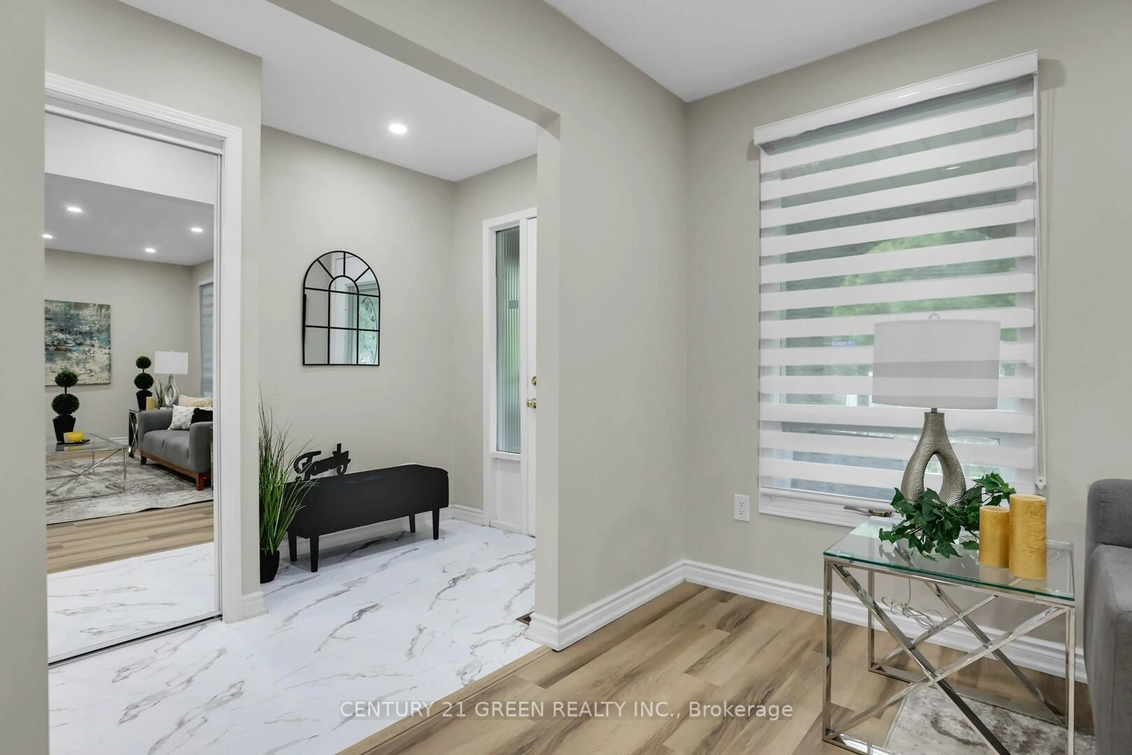 Indoor entryway for 7812 Badger Rd, Niagara Falls Ontario L2H 2J5