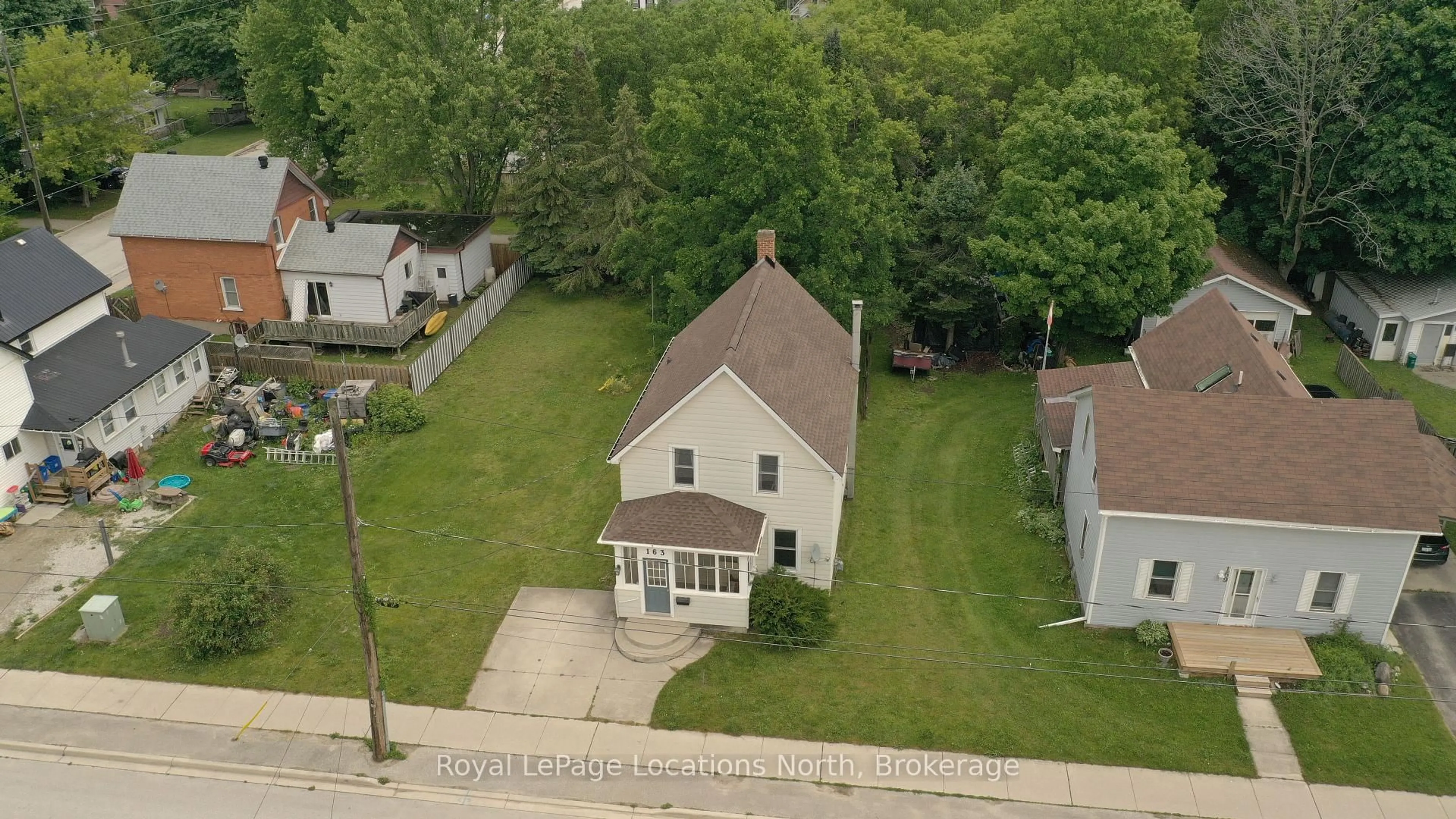 A pic from outside/outdoor area/front of a property/back of a property/a pic from drone, street for 163 Henry St, Meaford Ontario N4L 1E1