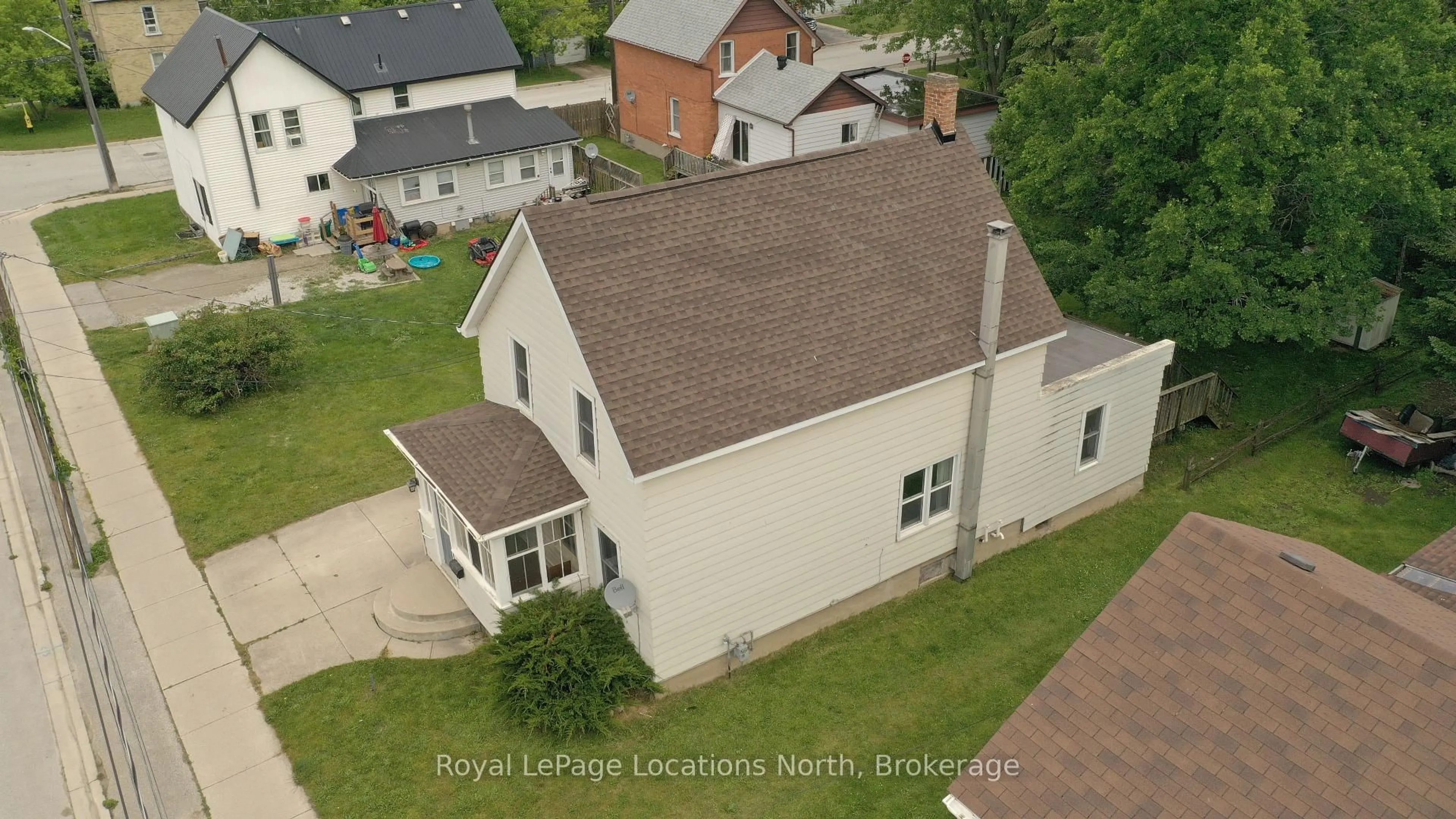 A pic from outside/outdoor area/front of a property/back of a property/a pic from drone, street for 163 Henry St, Meaford Ontario N4L 1E1
