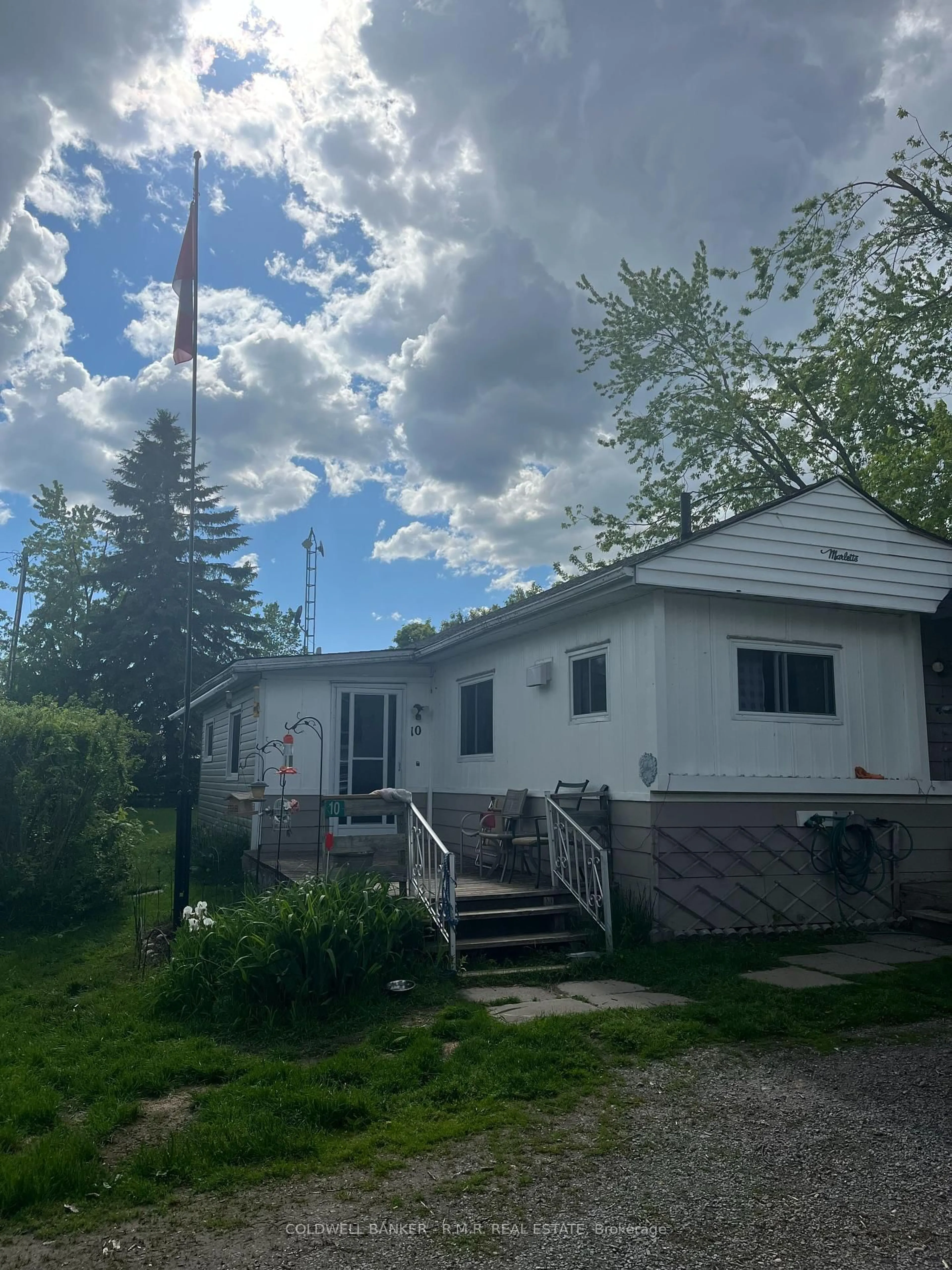 Home with vinyl exterior material, unknown for 10 Driftwood Cres, Kawartha Lakes Ontario K9V 0K1