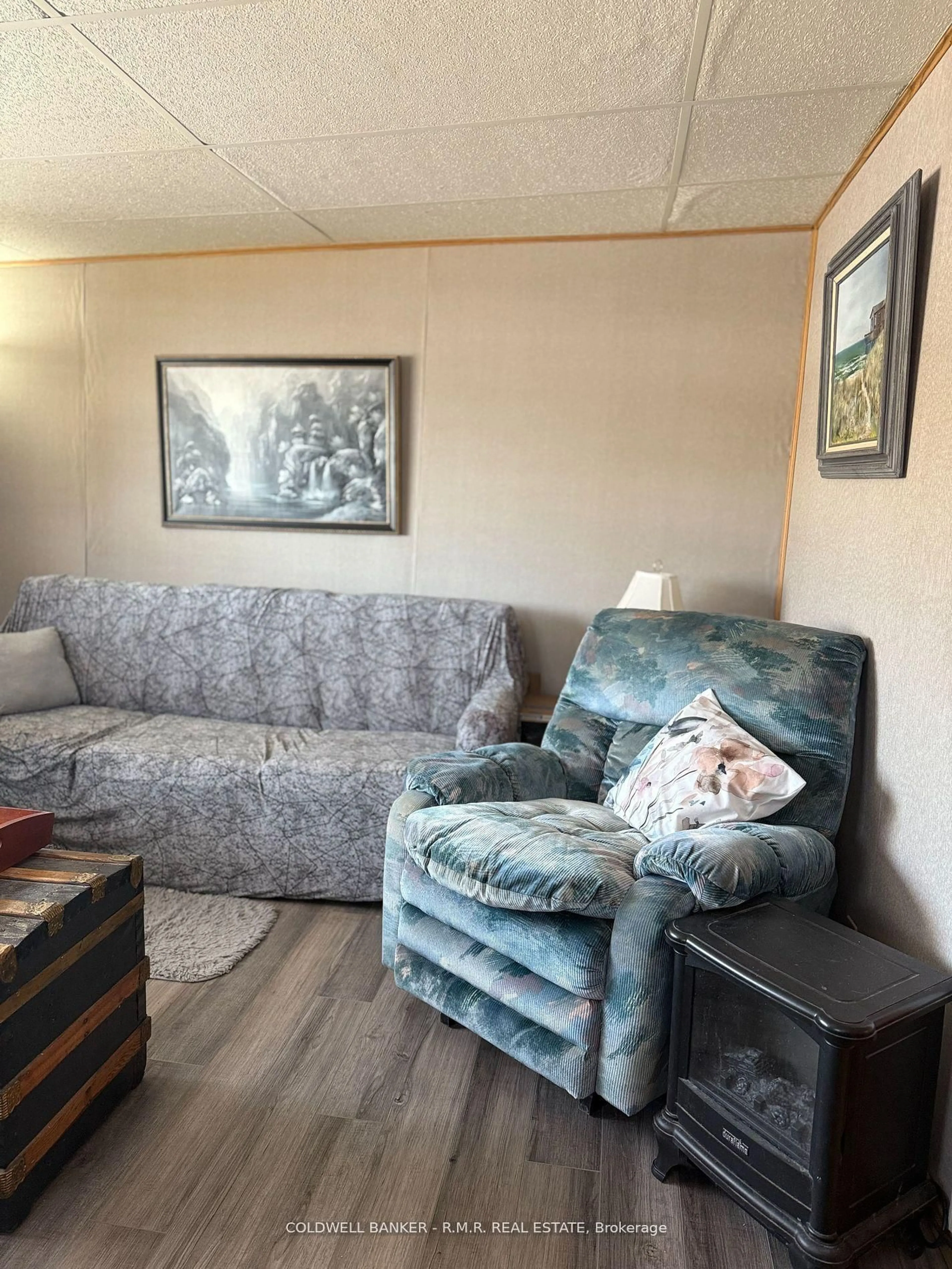 Living room with furniture, unknown for 10 Driftwood Cres, Kawartha Lakes Ontario K9V 0K1