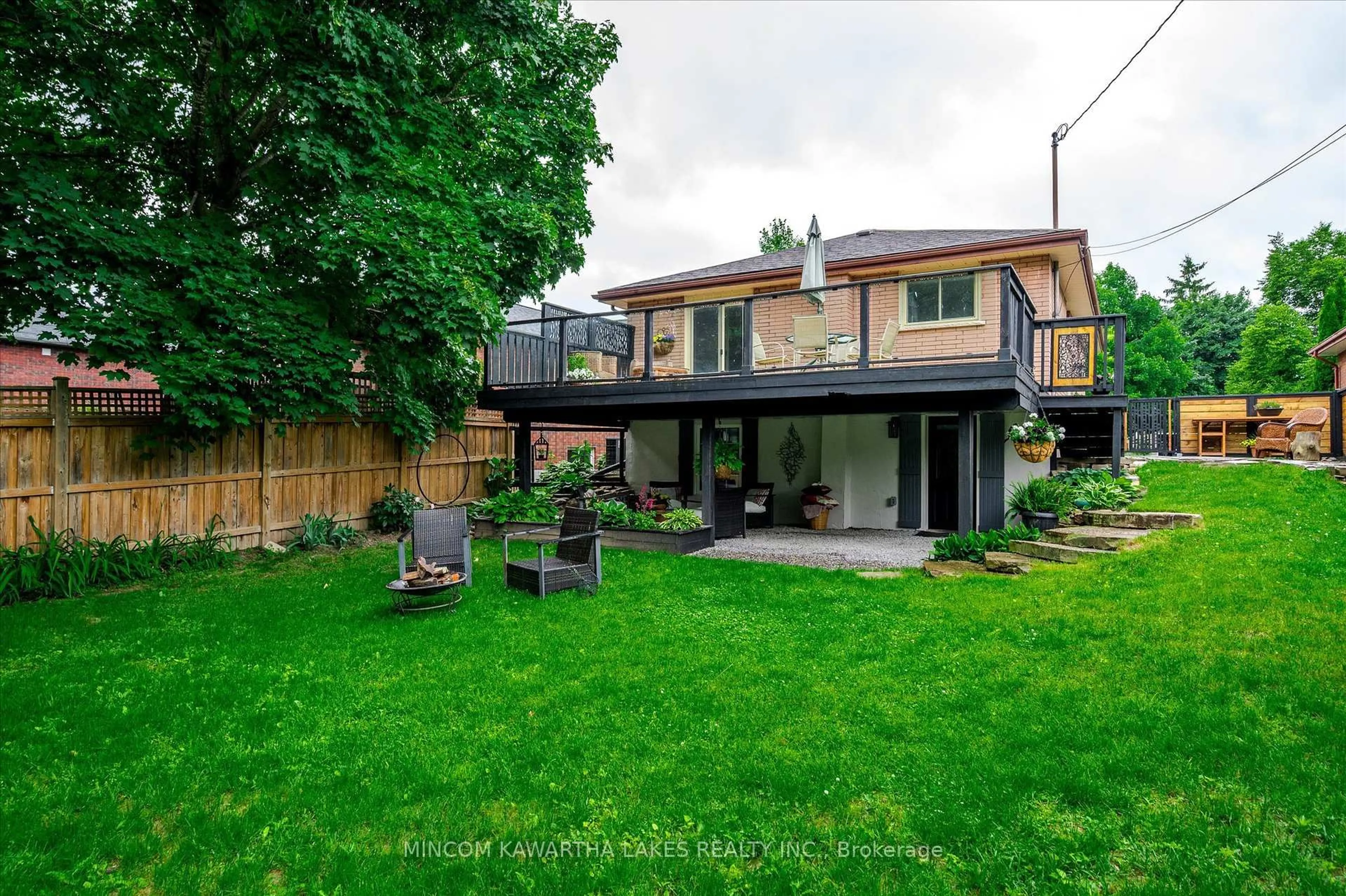 A pic from outside/outdoor area/front of a property/back of a property/a pic from drone, street for 484 Raymond St, Peterborough North Ontario K9H 5M8