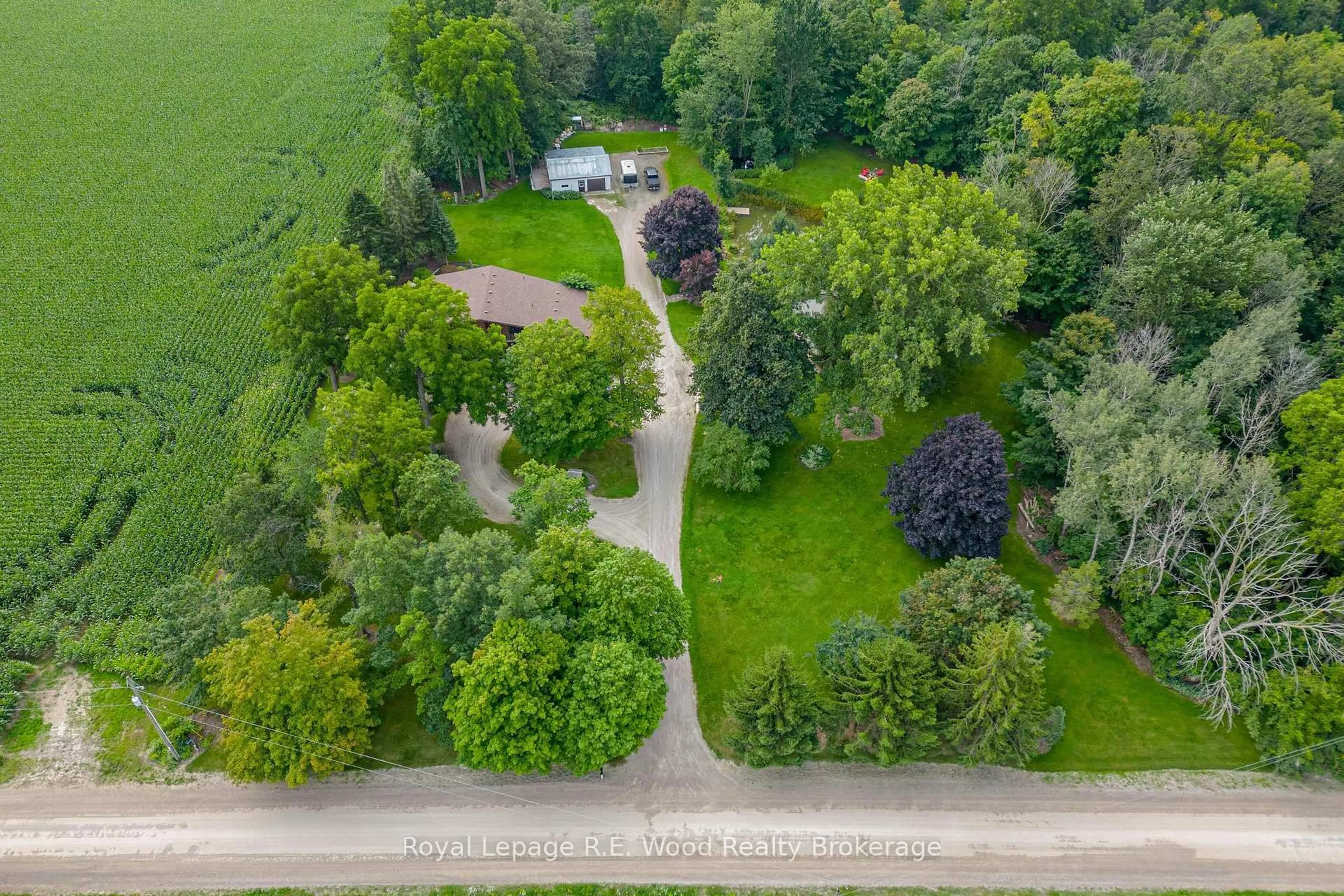 A pic from outside/outdoor area/front of a property/back of a property/a pic from drone, street for 405542 Beaconsfield Rd, Norwich Ontario N0J 1C0