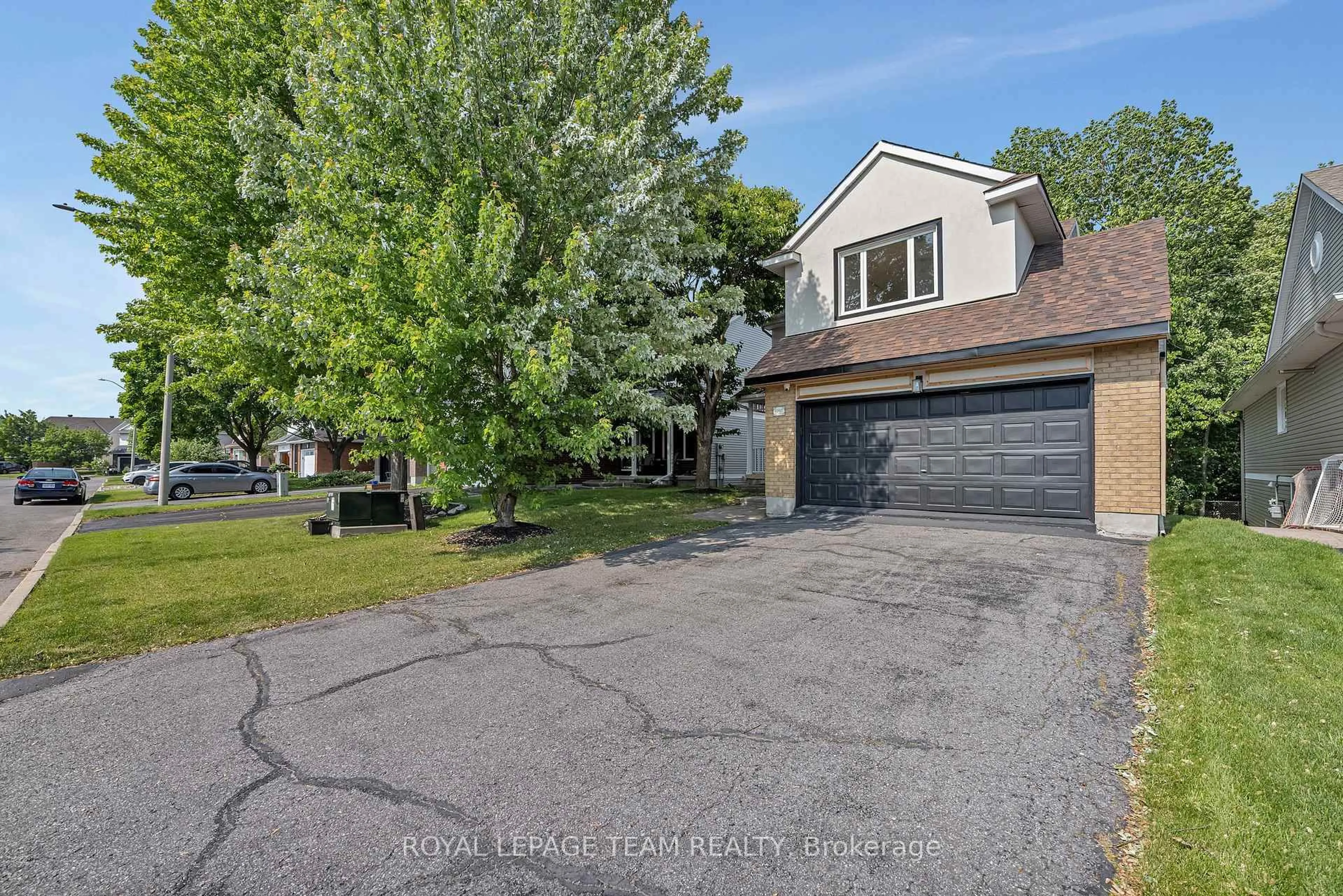 Unknown for 2207 Nature Trail Cres, Ottawa Ontario K1W 1E7