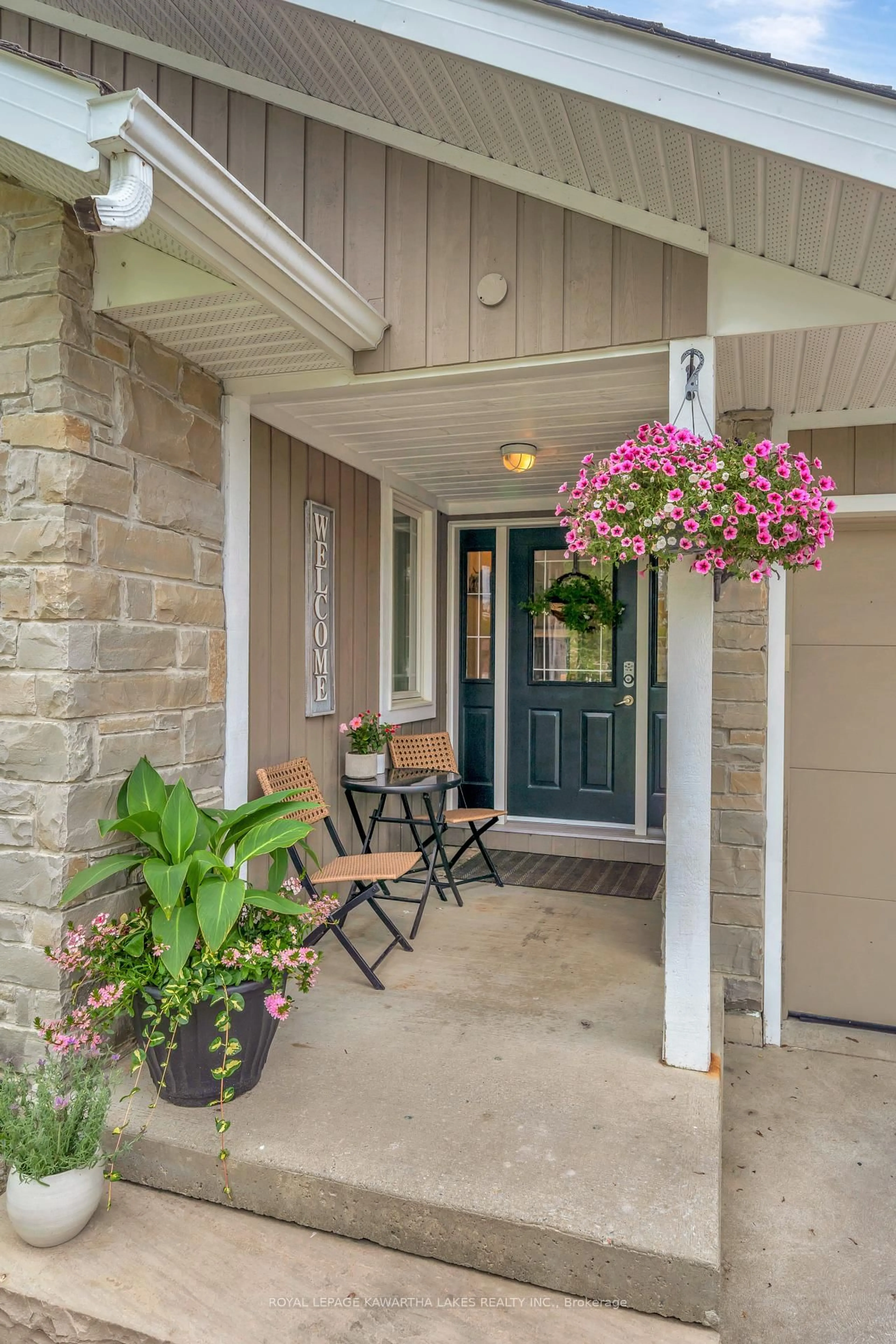 Indoor entryway for 113 Queen St, Kawartha Lakes Ontario K0M 1N0